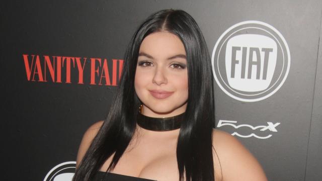 Nice Celeb and Girls on X: Ariel Winter boobs pop out candids