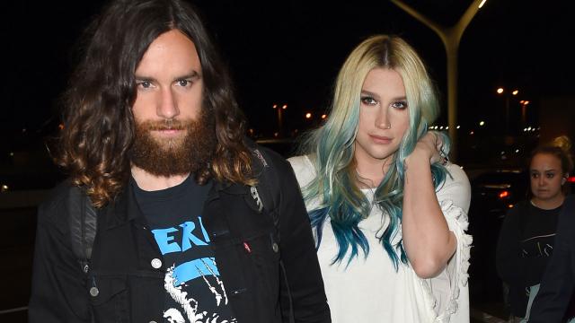 Kesha's Pink and Blue Hair Photos - wide 7