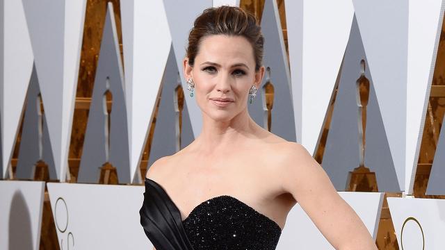 Jennifer Garner Absolutely Stuns in Oscars Dress After Ben Affleck