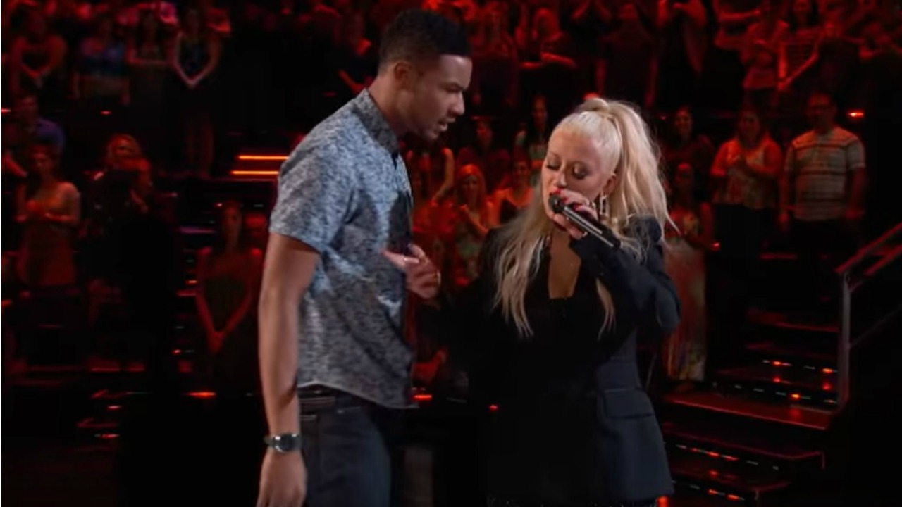 'The Voice' Christina Aguilera's Spontaneous Duet With Hopeful Joe