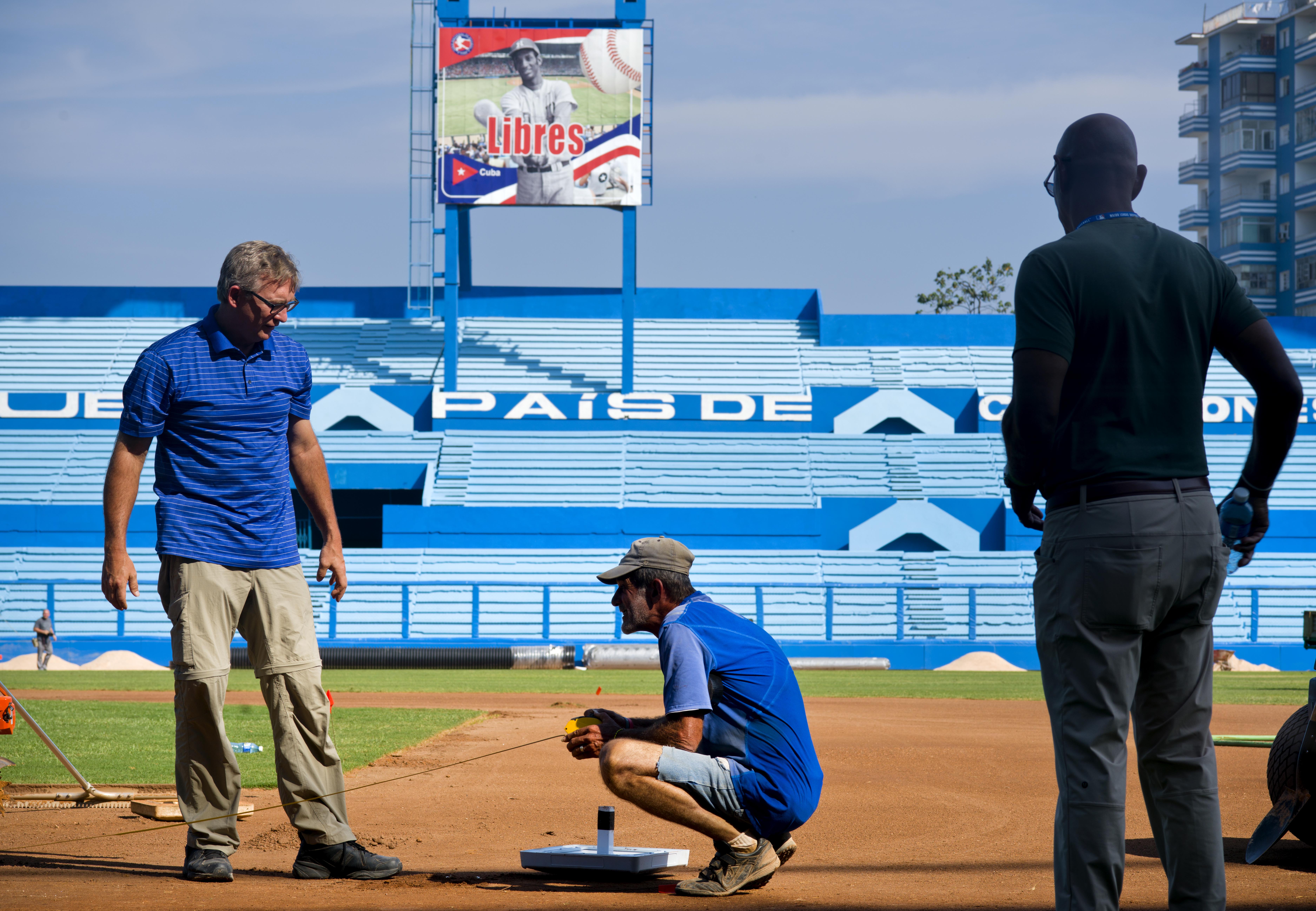 Jose Abreu, Alexei Ramirez to return to Cuba on MLB tour