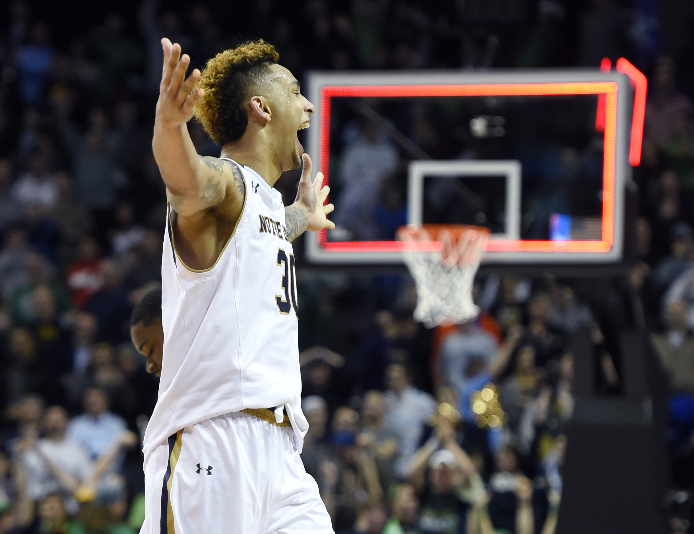 With scissors, Zach Auguste brings Notre Dame together