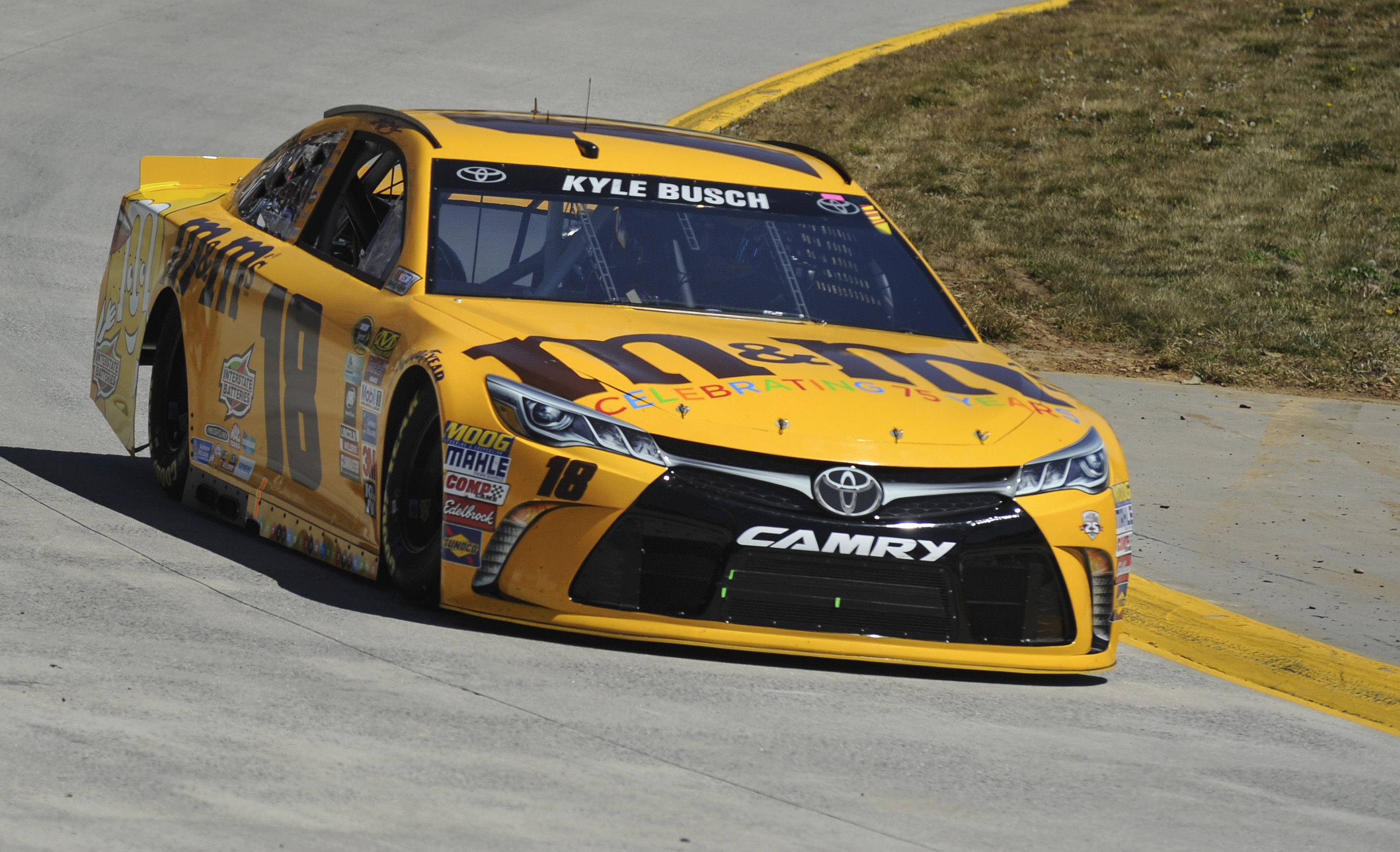 Kyle Busch wins STP 500 at Martinsville