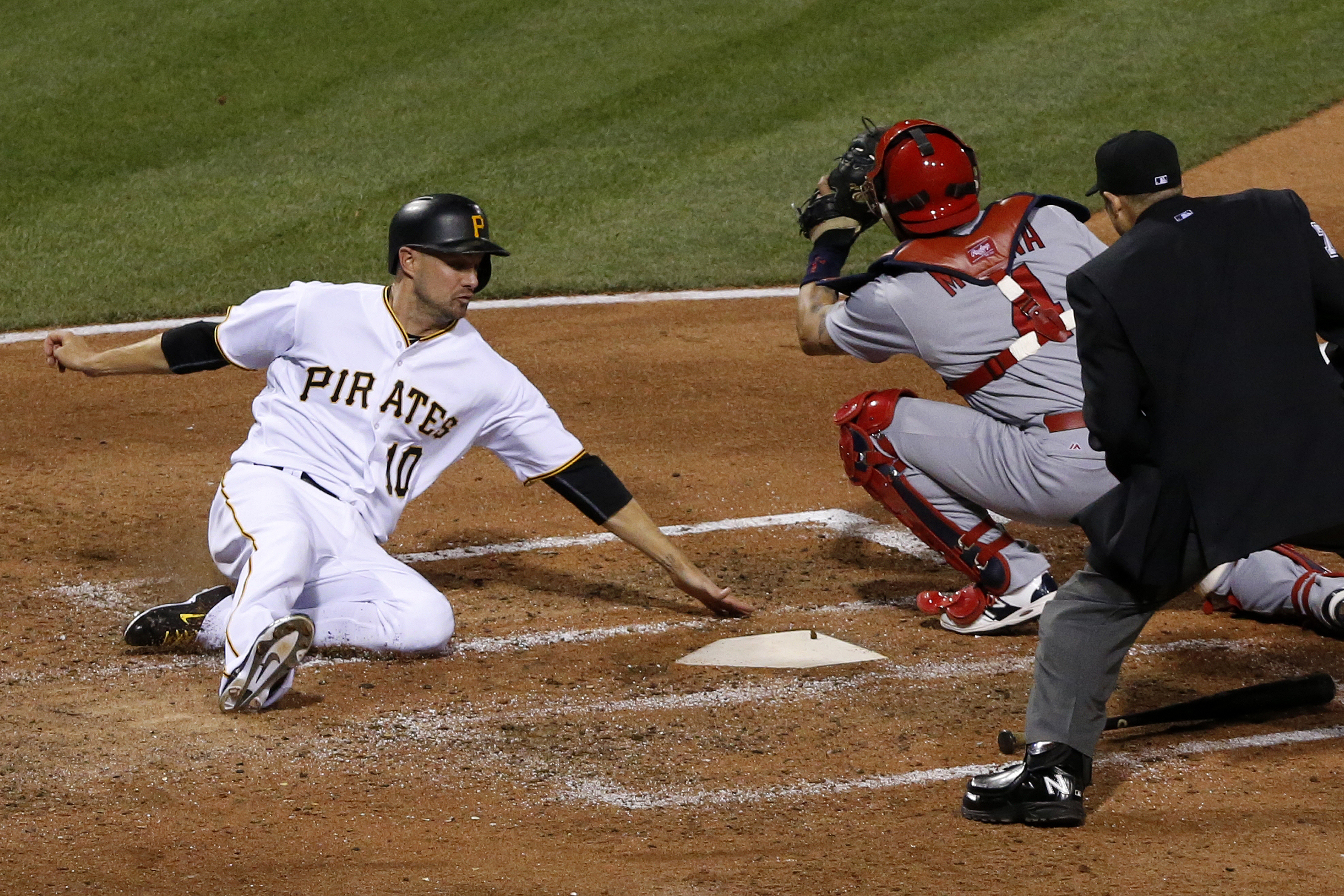 Pirates' Francisco Cervelli plays error-free in start at first base