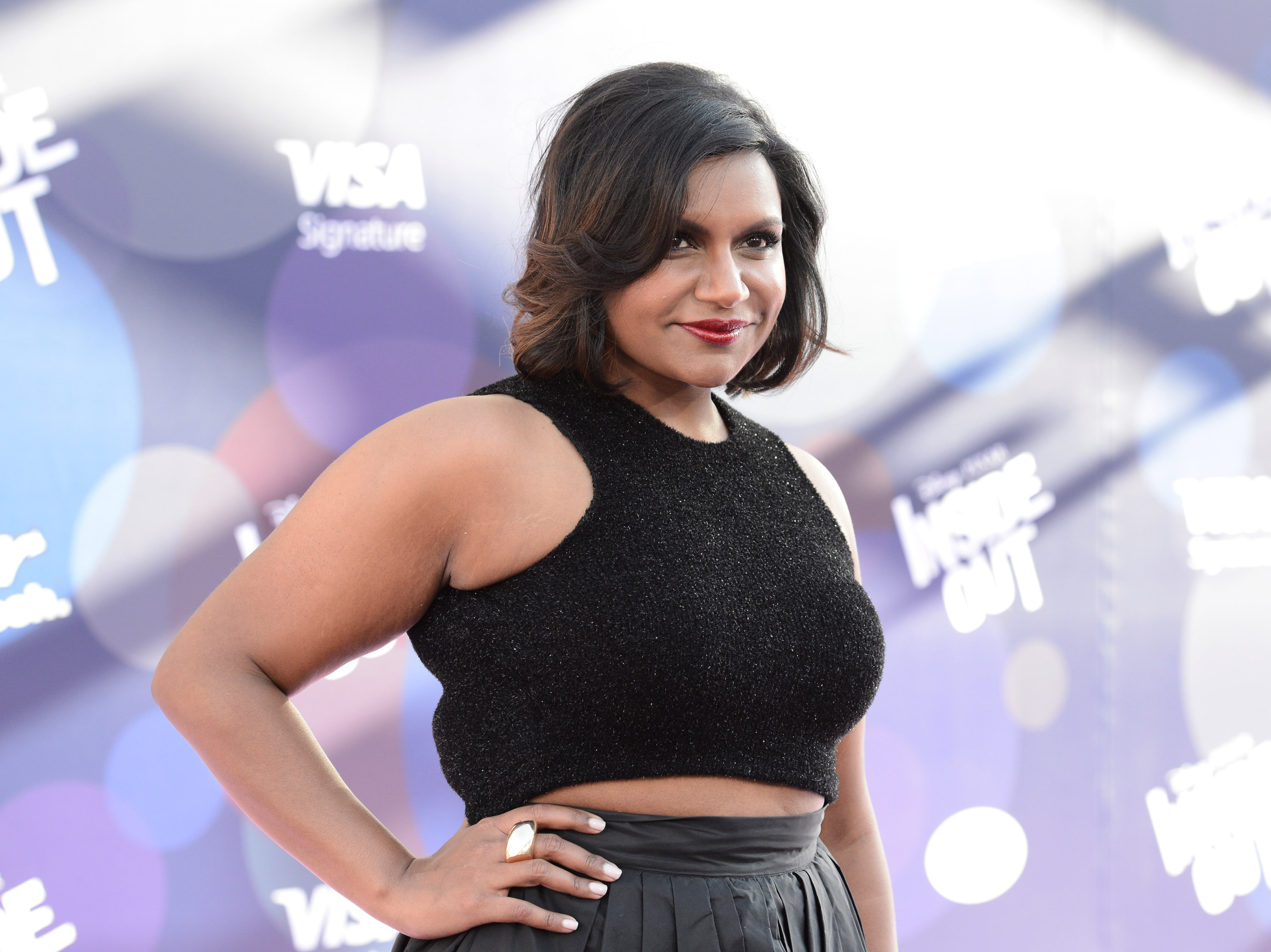 Mindy Kaling sends apology cupcakes when shes too assertive 13newsnow