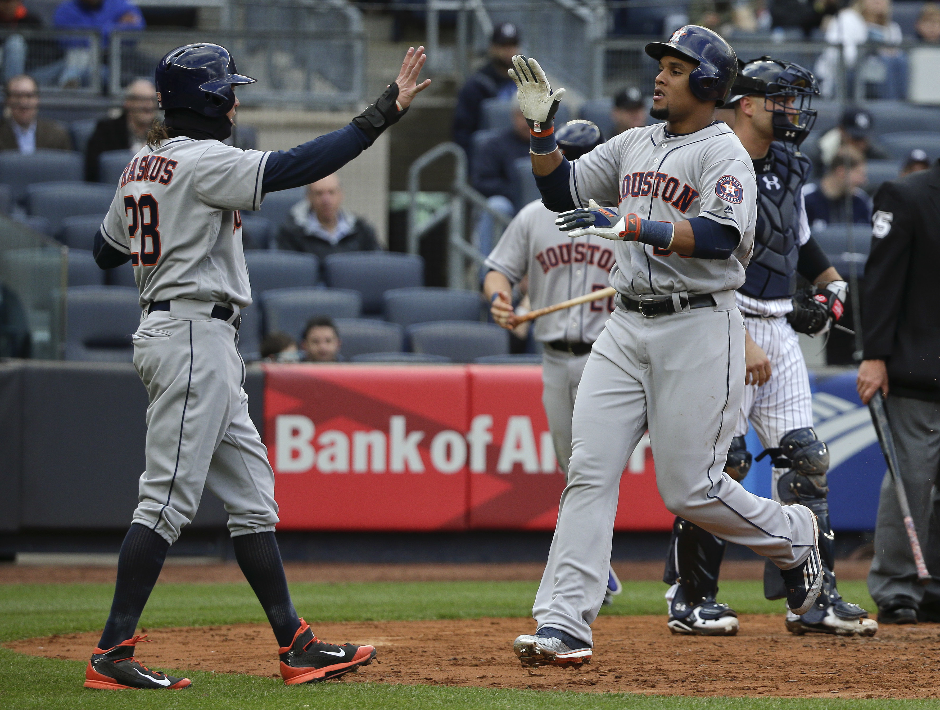 Carlos Gomez returns to Milwaukee to officially retire as Brewer