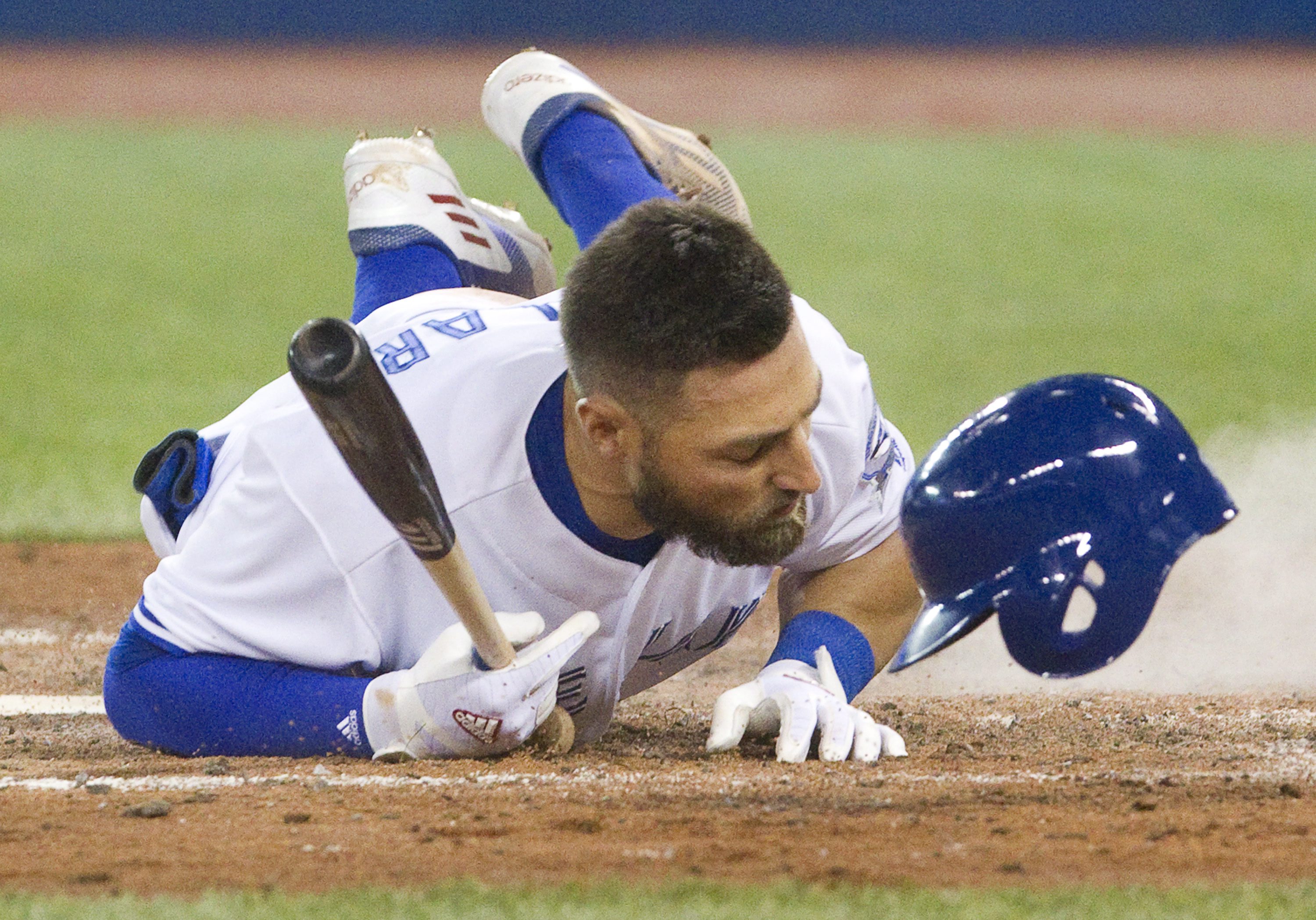 Toronto Blue Jays' Darwin Barney warms up before playing the