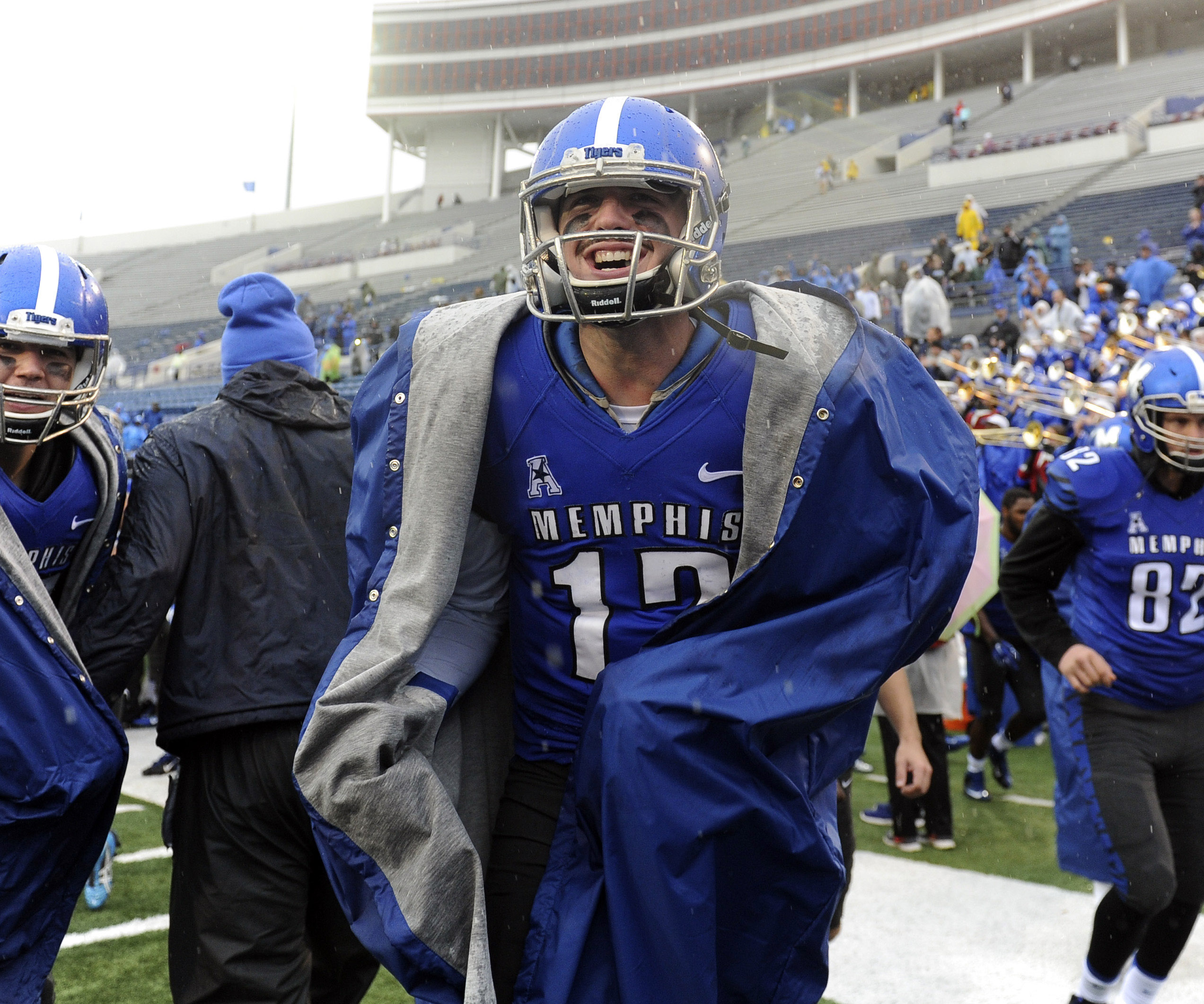 Broncos sign Paxton Lynch's go-to WR from Memphis