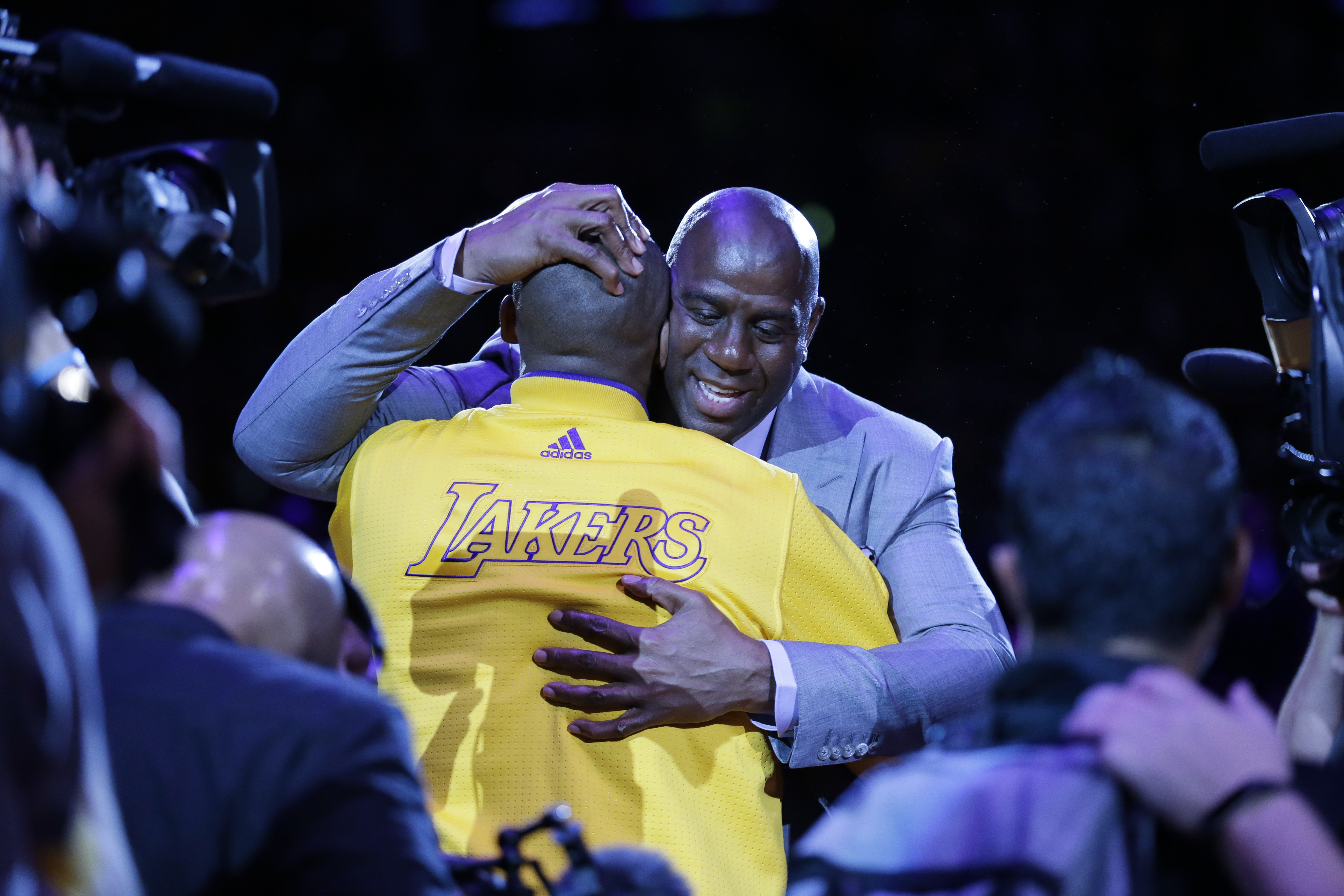 Kobe Bryant: LA Lakers win NBA star's farewell game, Basketball