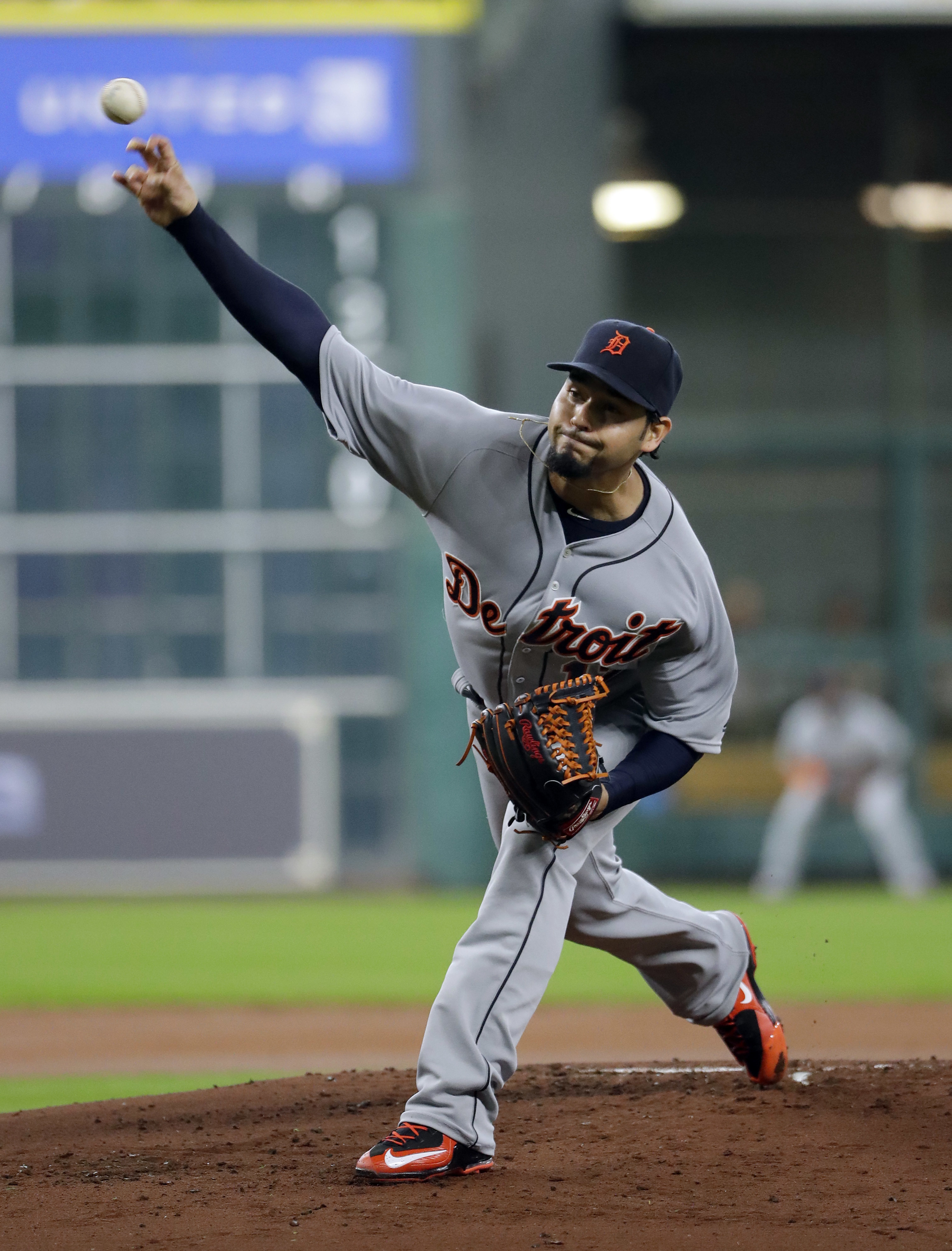 Let's all watch Evan Gattis homer on a pitch he had no business