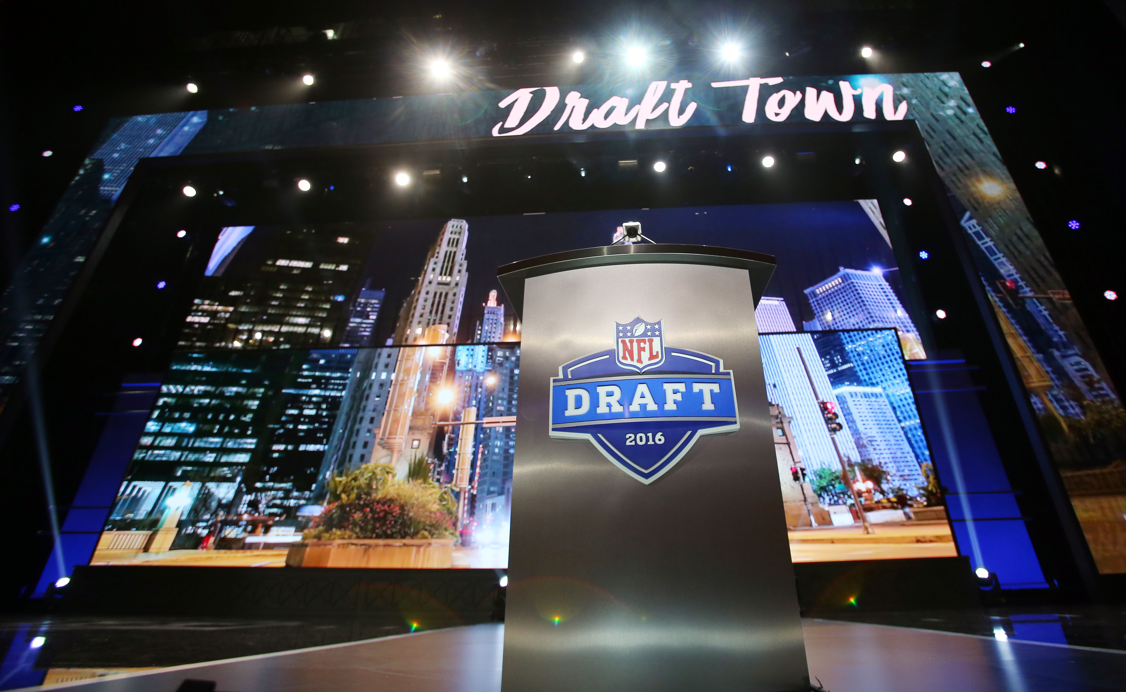 NFL draft: Live updates from Chicago