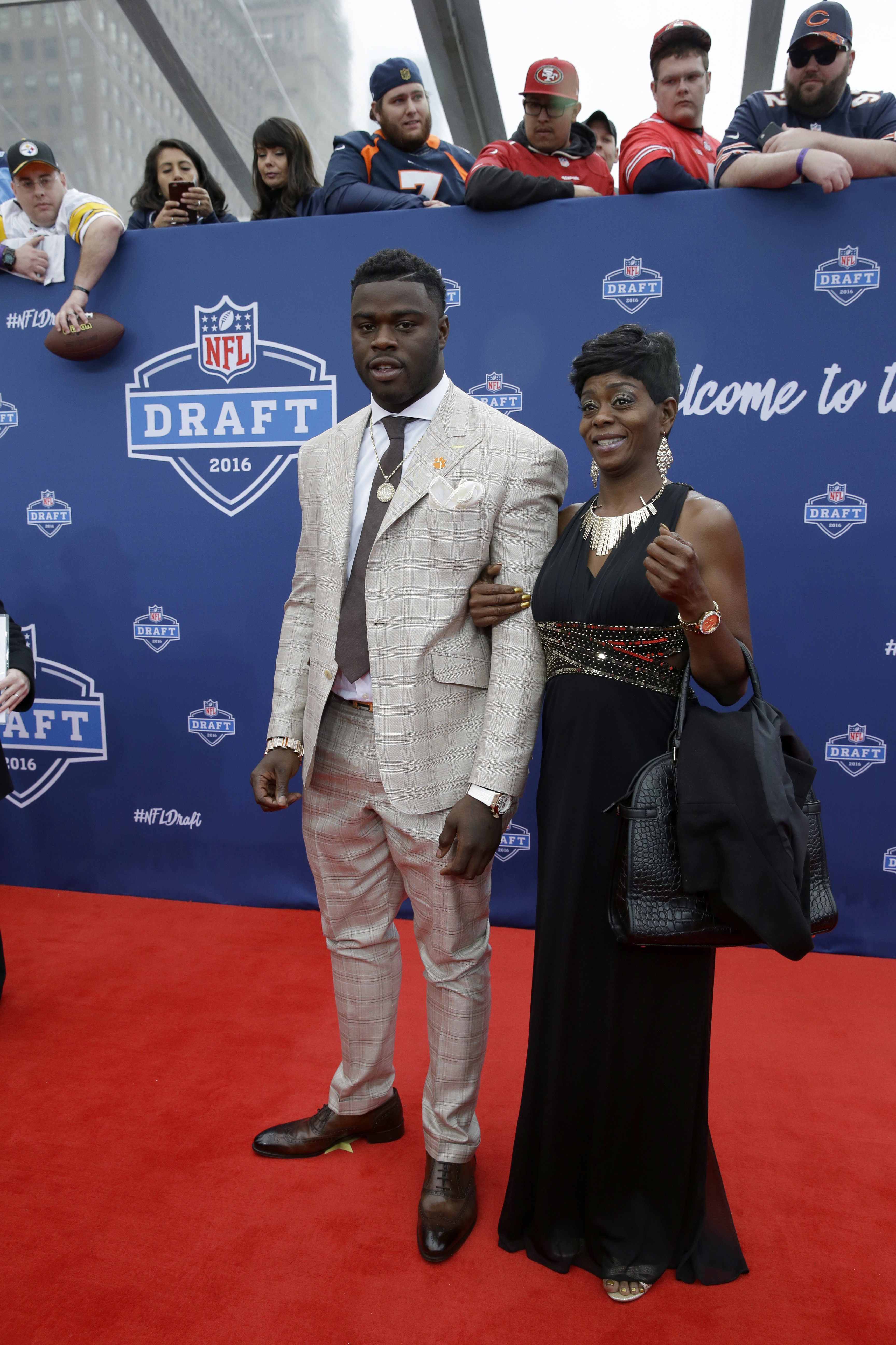 Buffalo Bills take Clemson's Shaq Lawson in first round