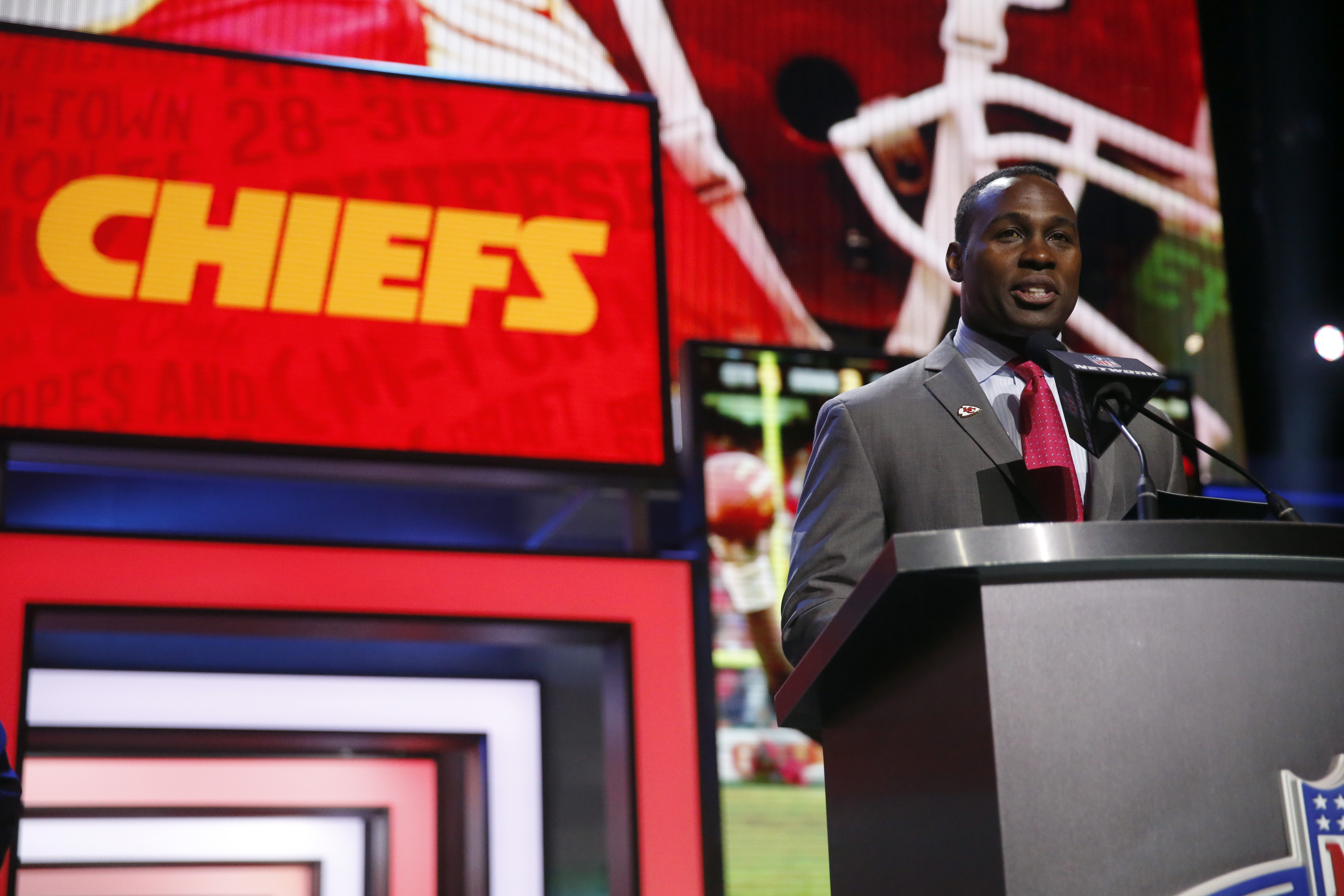 Chiefs draft DT Chris Jones with the 37th overall pick