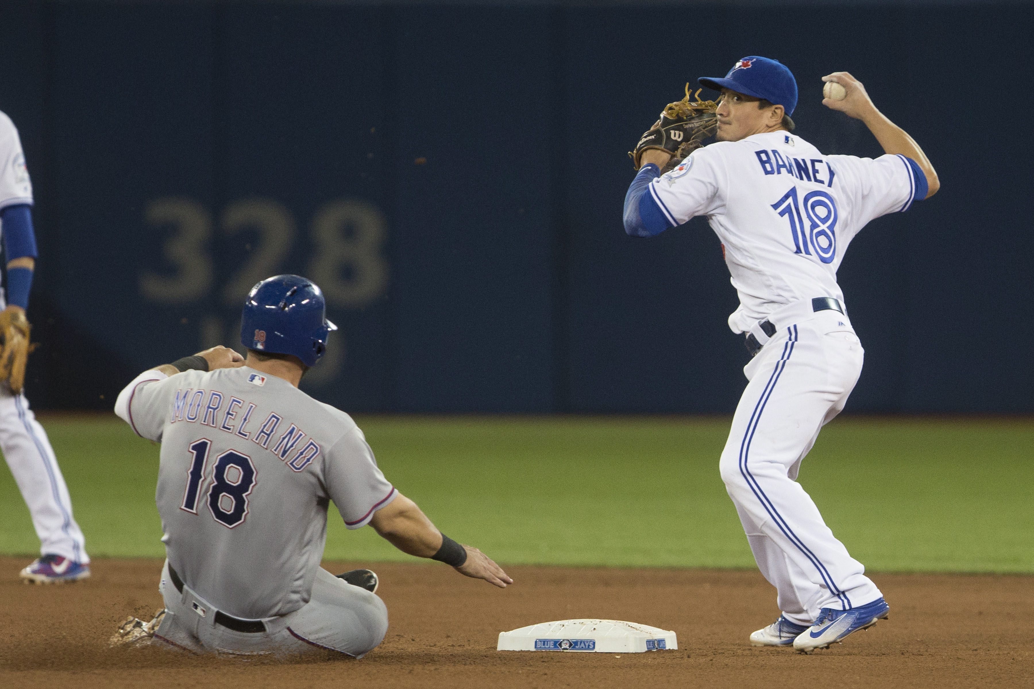 Justin Smoak goes deep twice, Jays beat Rangers 3-1 in 10 innings