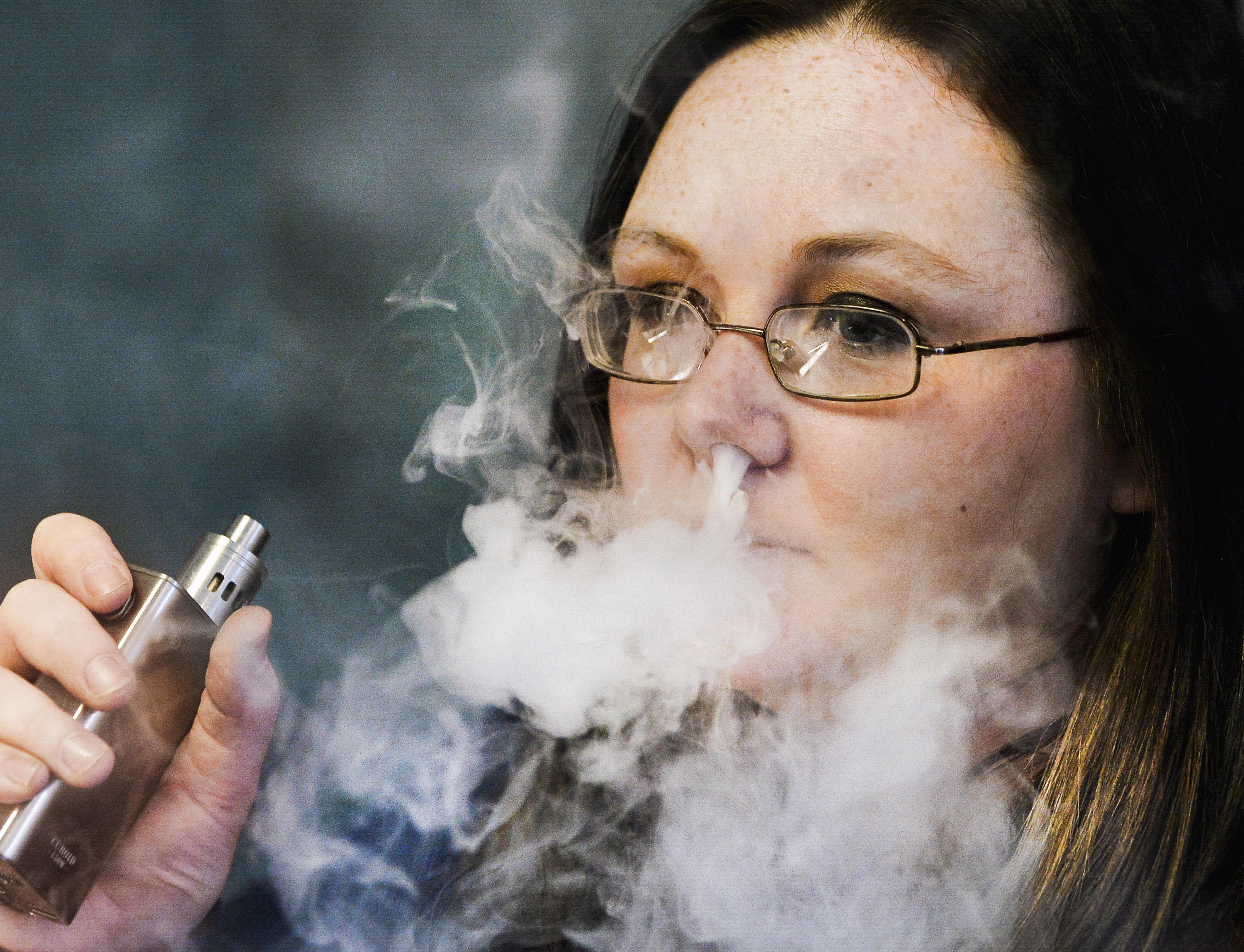 Feds announce much tougher e-cigarette, cigar rule | wfaa.com