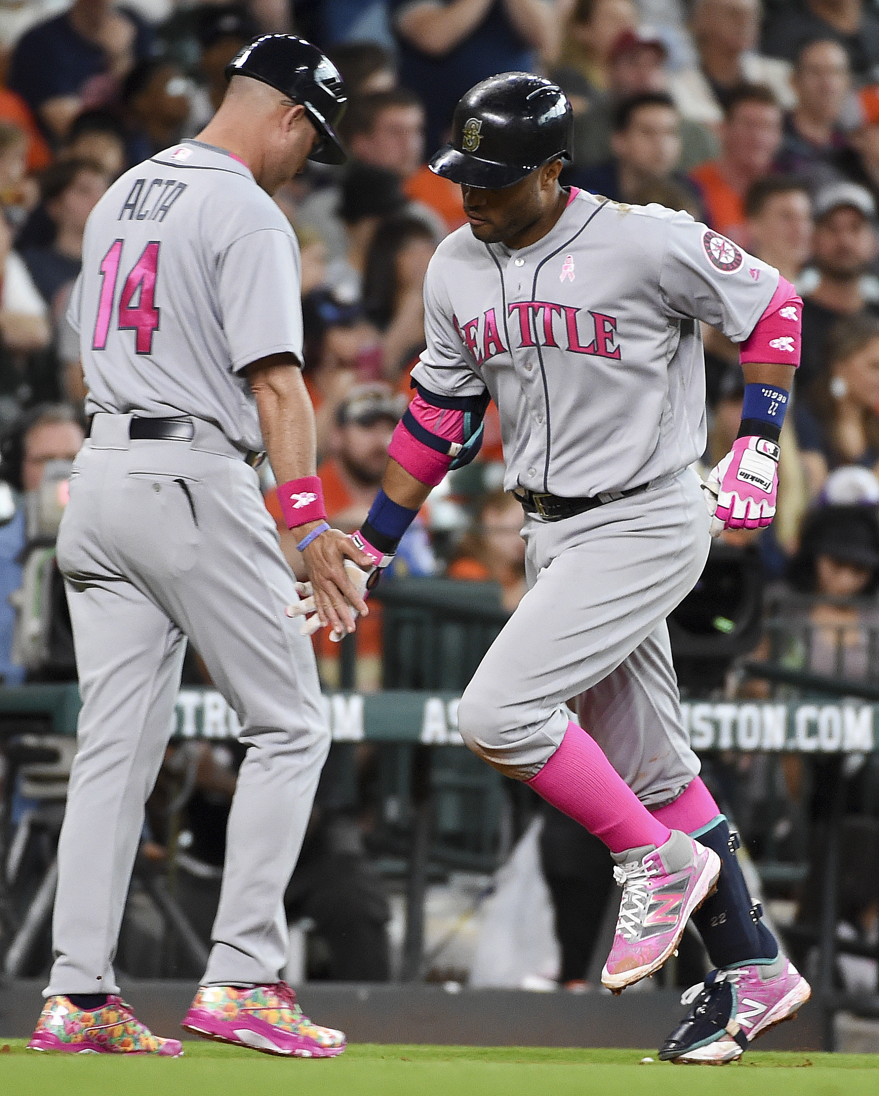 McHugh, White help Astros over Mariners 5-1