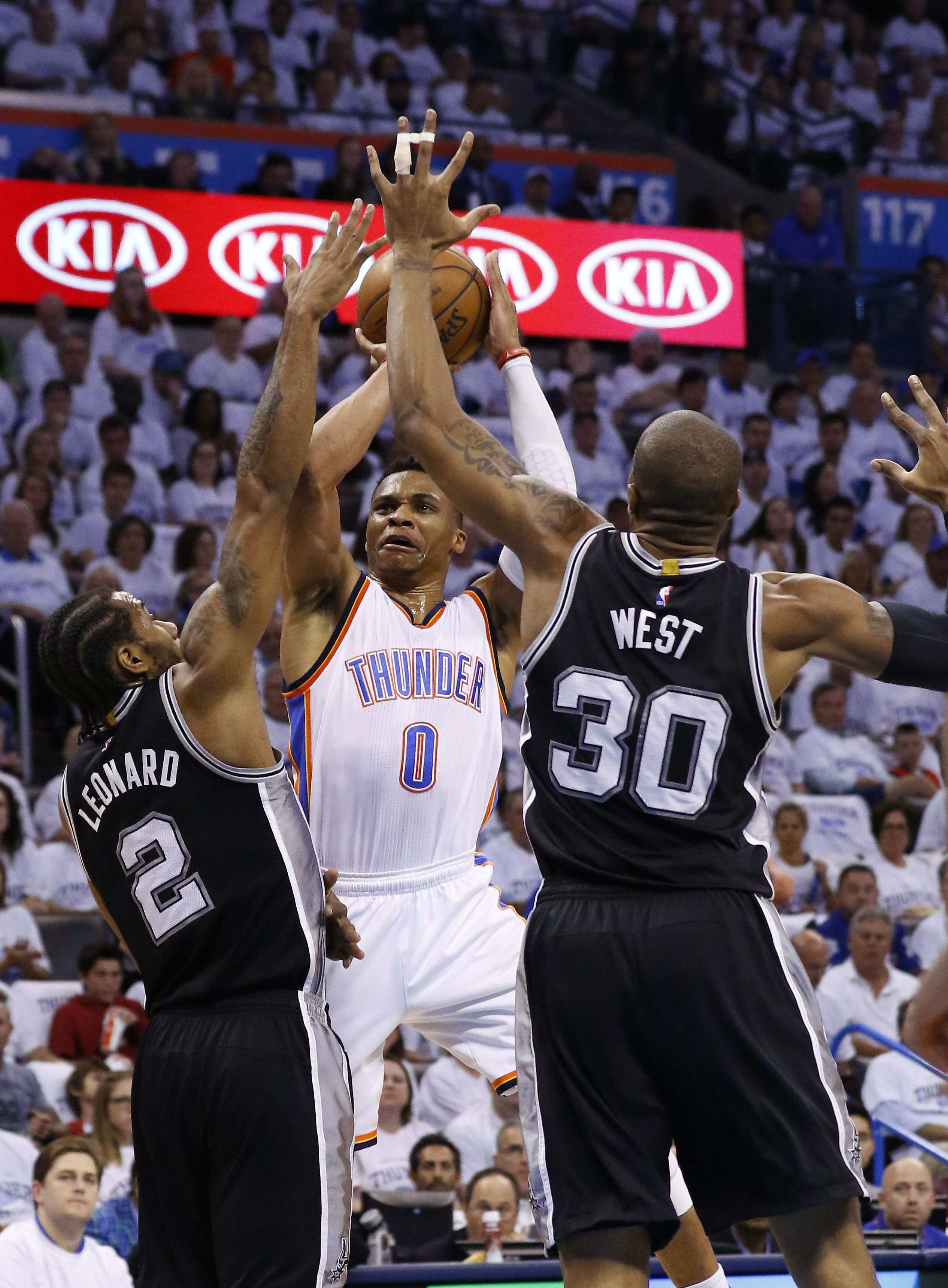 Kevin Durant scores 41 points as Thunder tie playoff series with