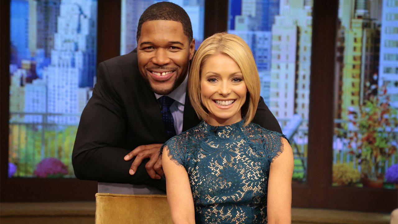 Michael Strahan Bids Bittersweet Farewell To Live And Co Host Kelly Ripa Its A Moment I 