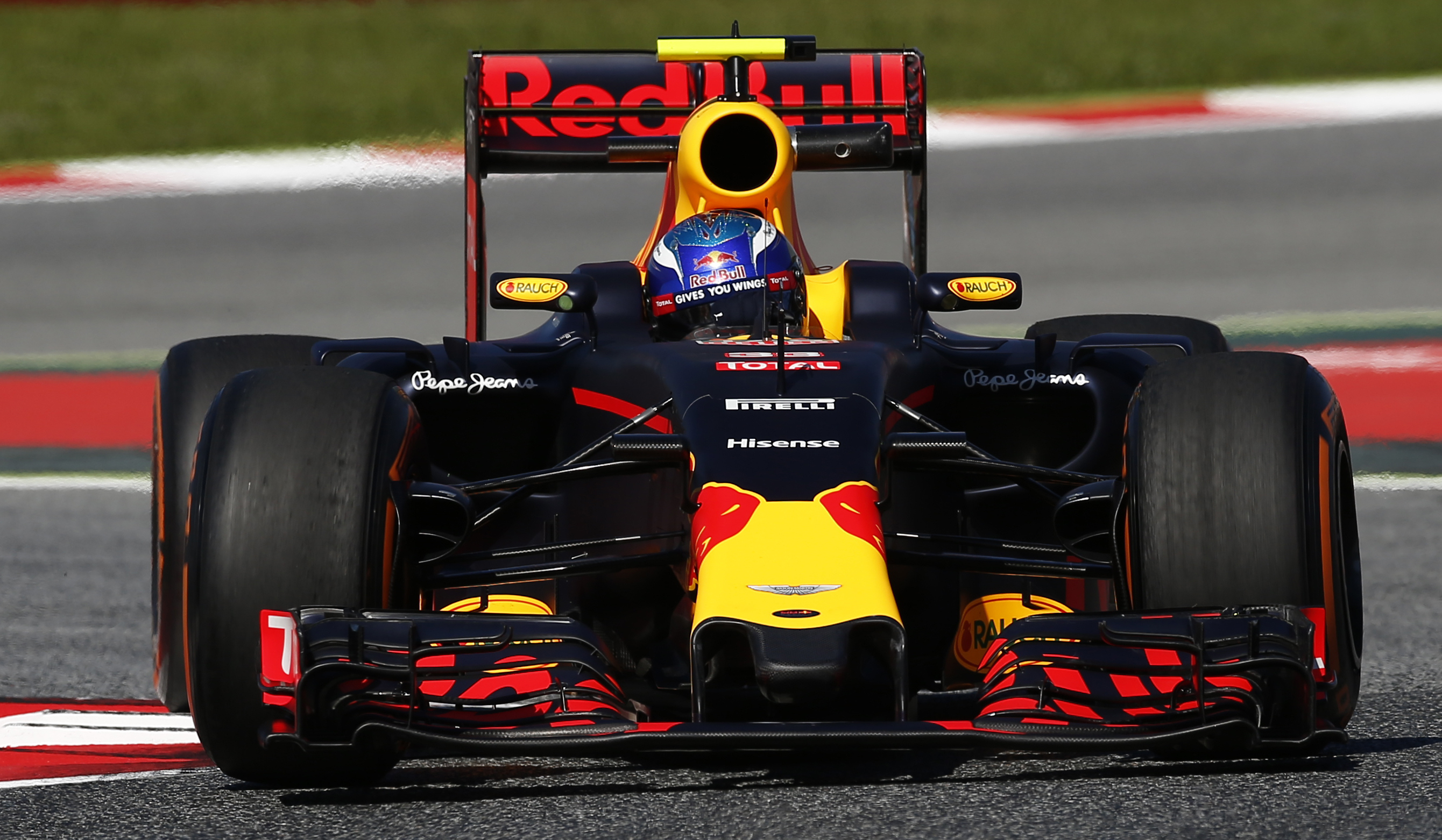 Red Bull chief criticizes new F1 deal on engines 13newsnow