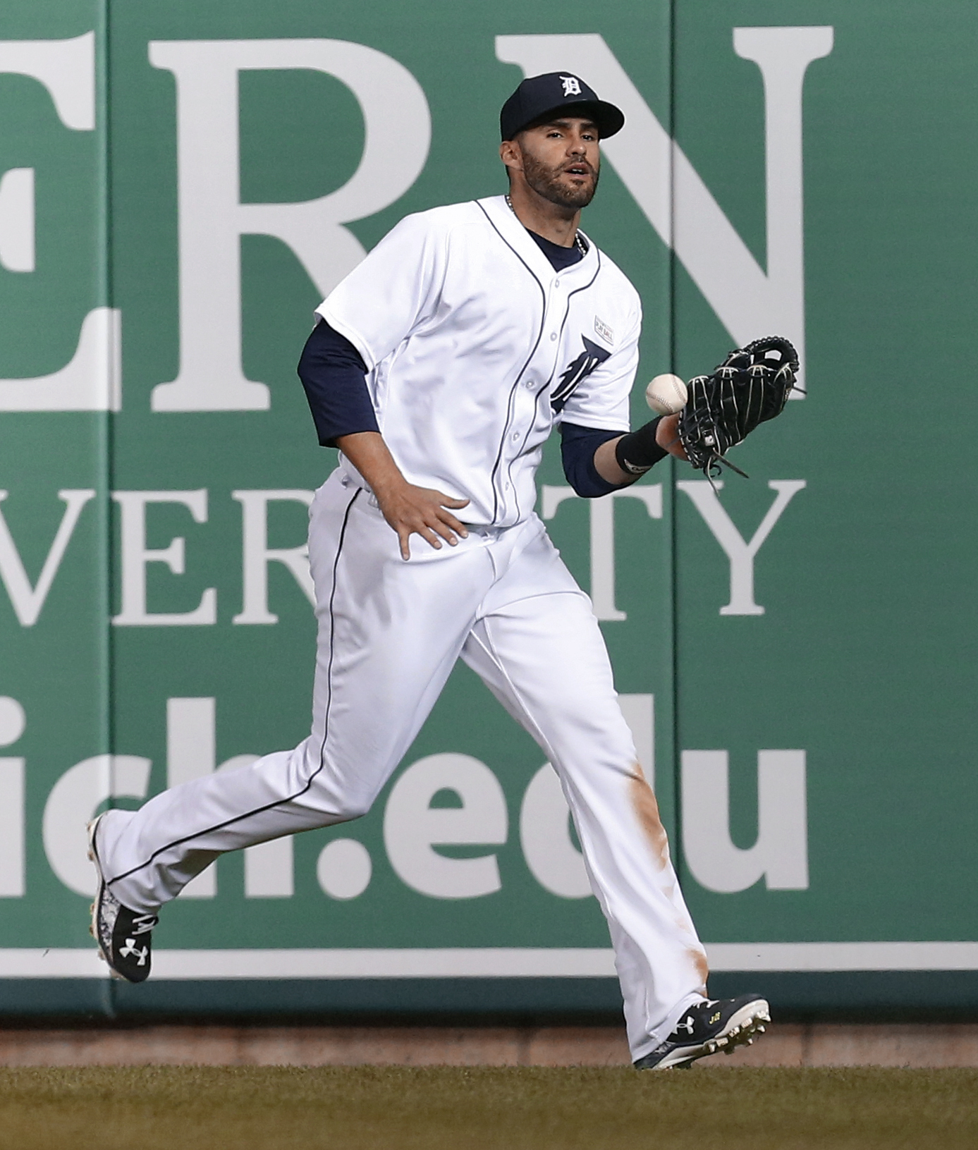 J.D. Martinez hits 3-run homer in 9th to lift Tigers to win