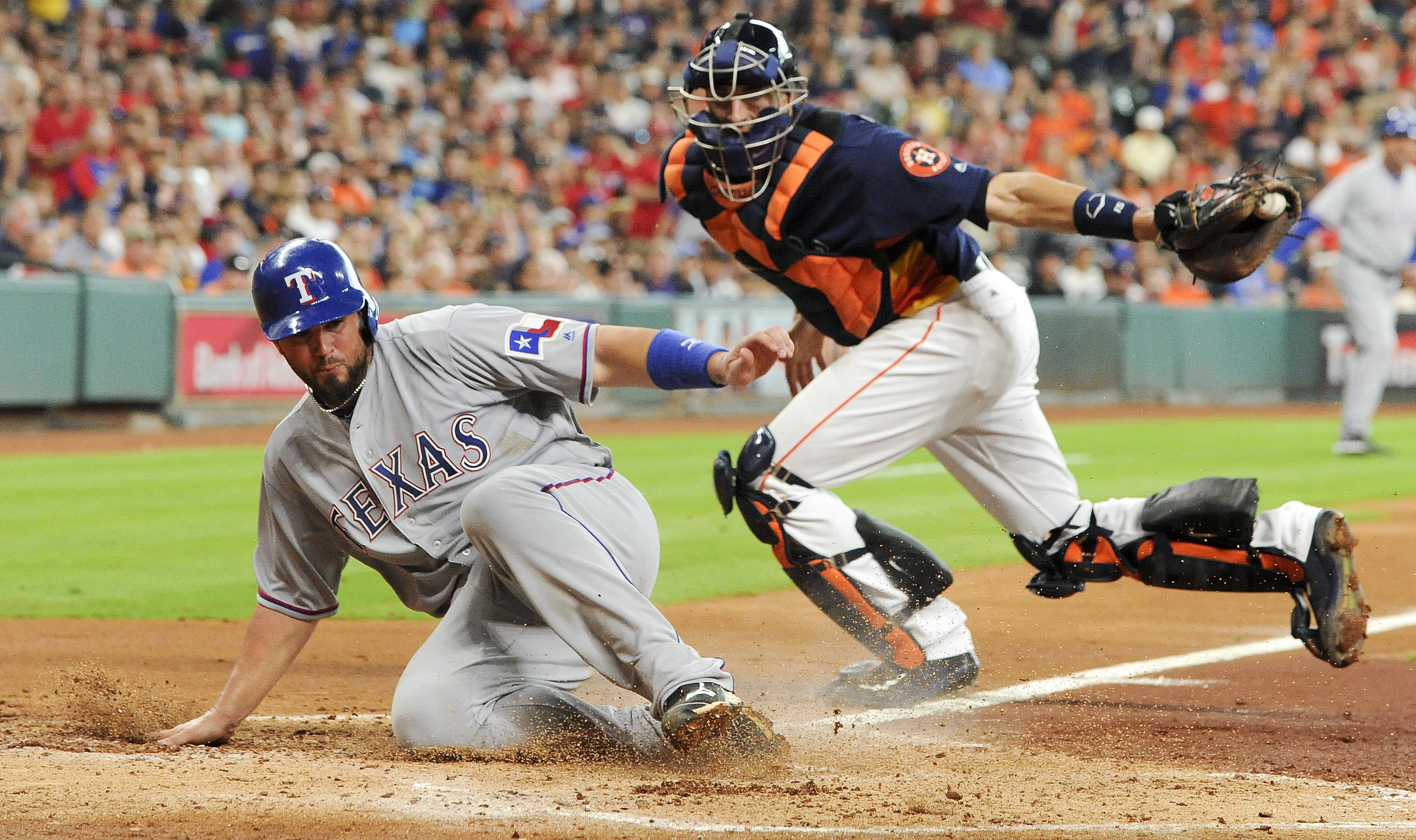 Dallas Keuchel tosses 3-hitter, Astros improve to 2-9 vs. Rangers