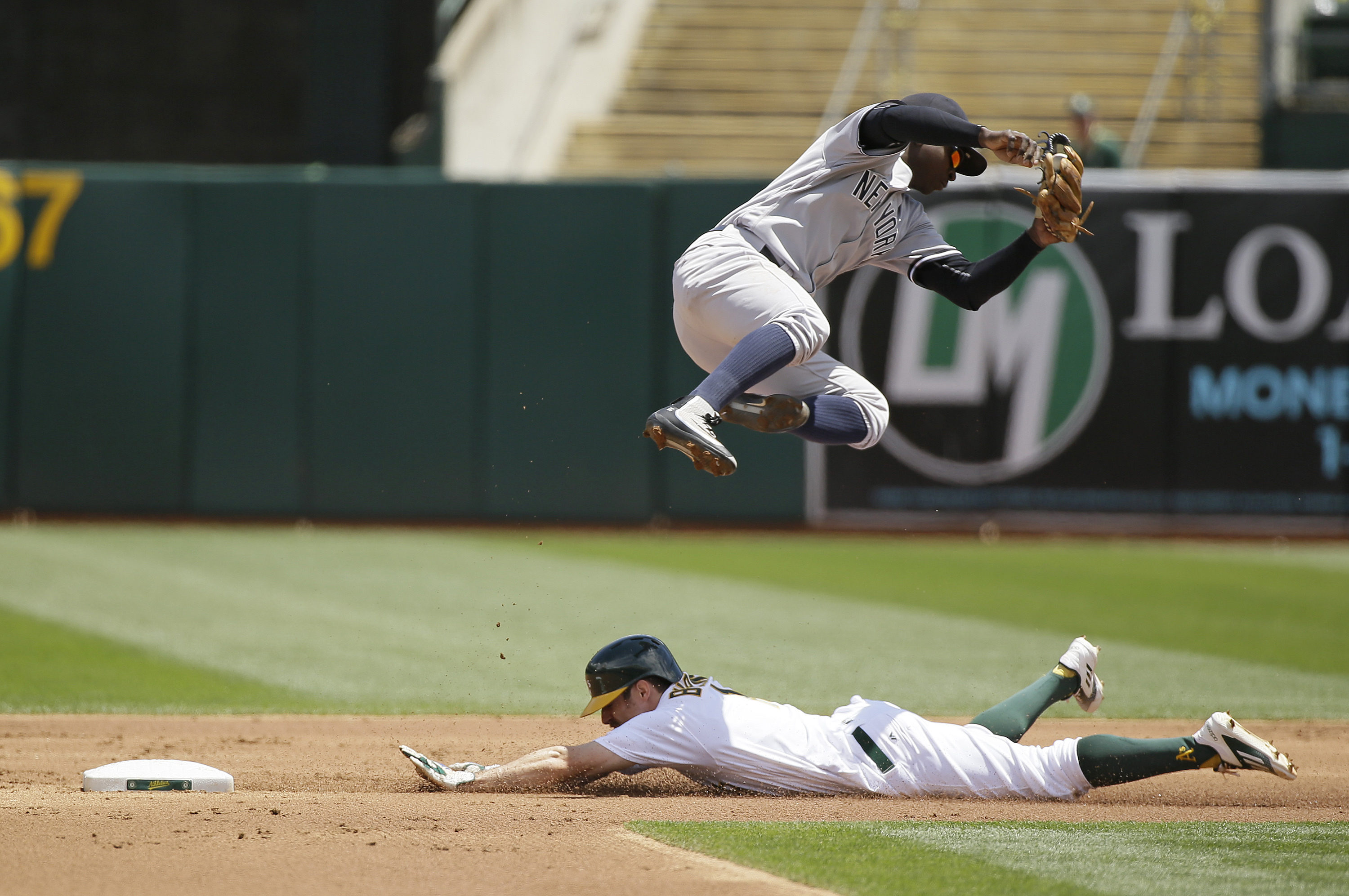 Jacoby Ellsbury reaches 3 times in Yanks' opening loss