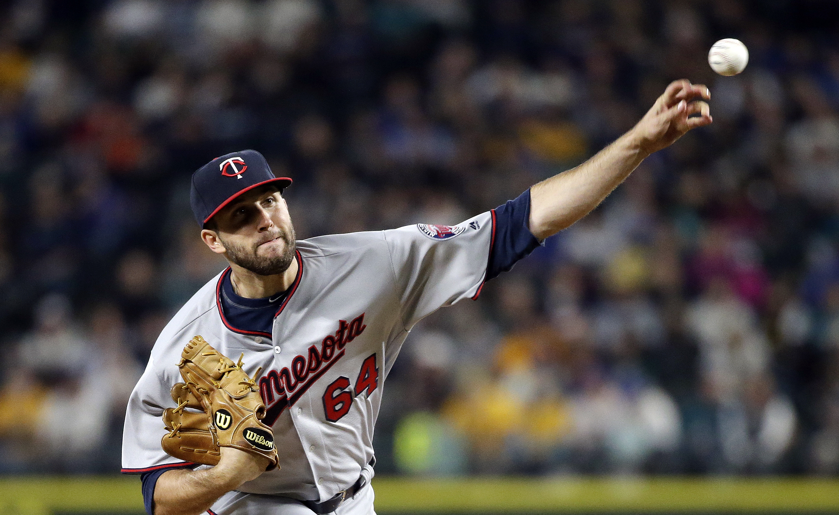 Hernandez shuts the door as Mariners edge Twins