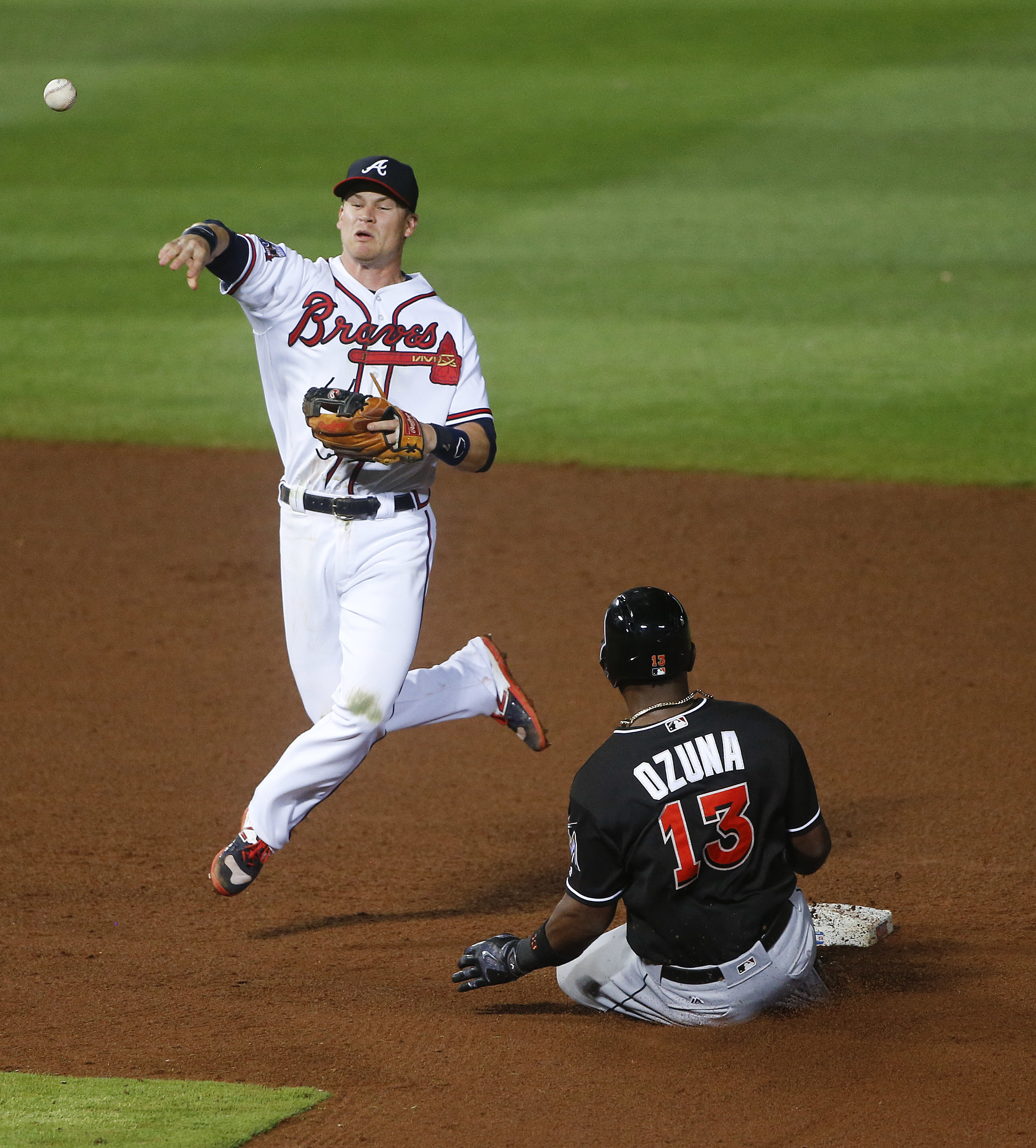 Markakis saves day for Braves