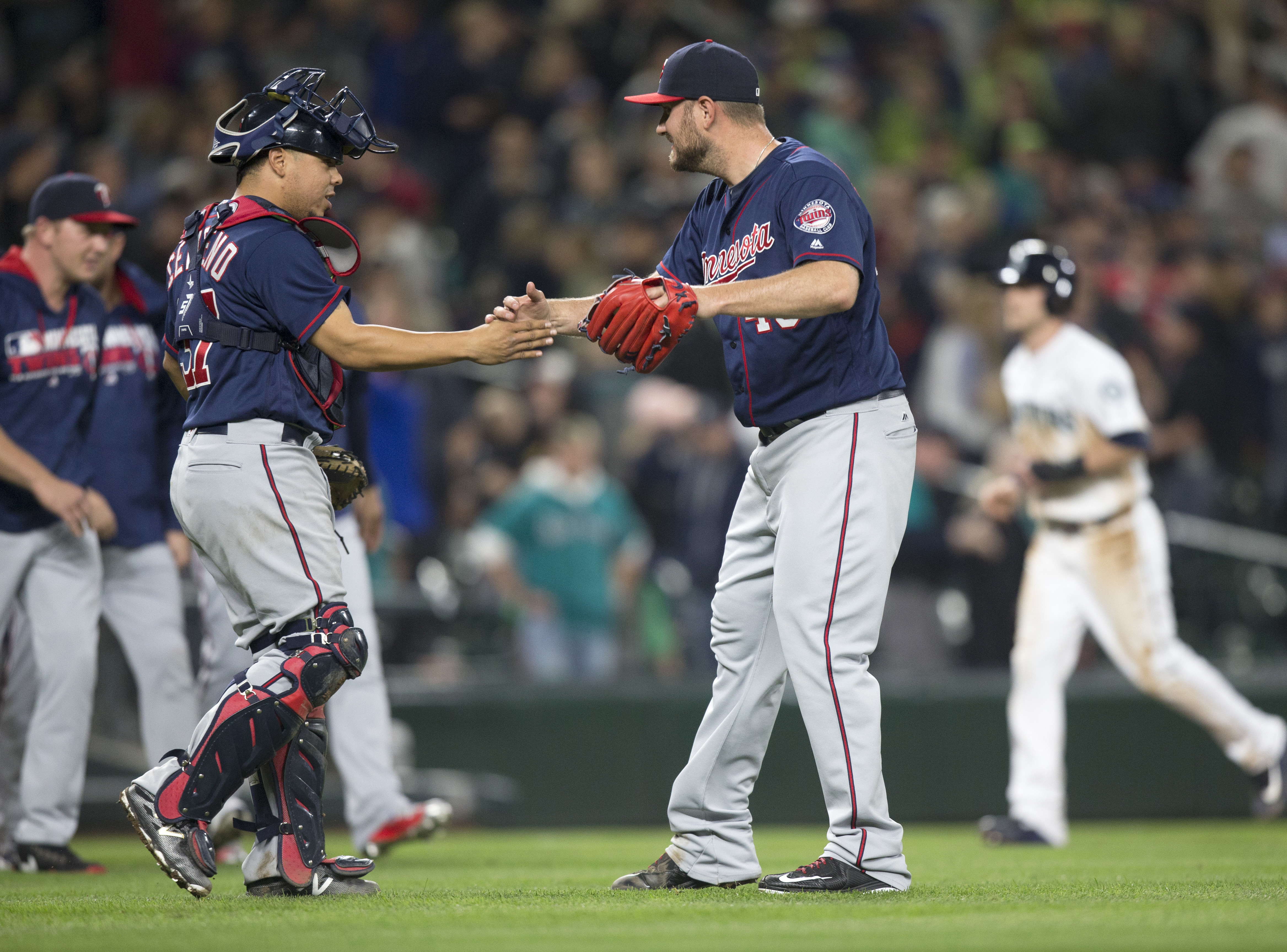 Watch: Brian Dozier serves up 3-run homer to Eduardo Escobar