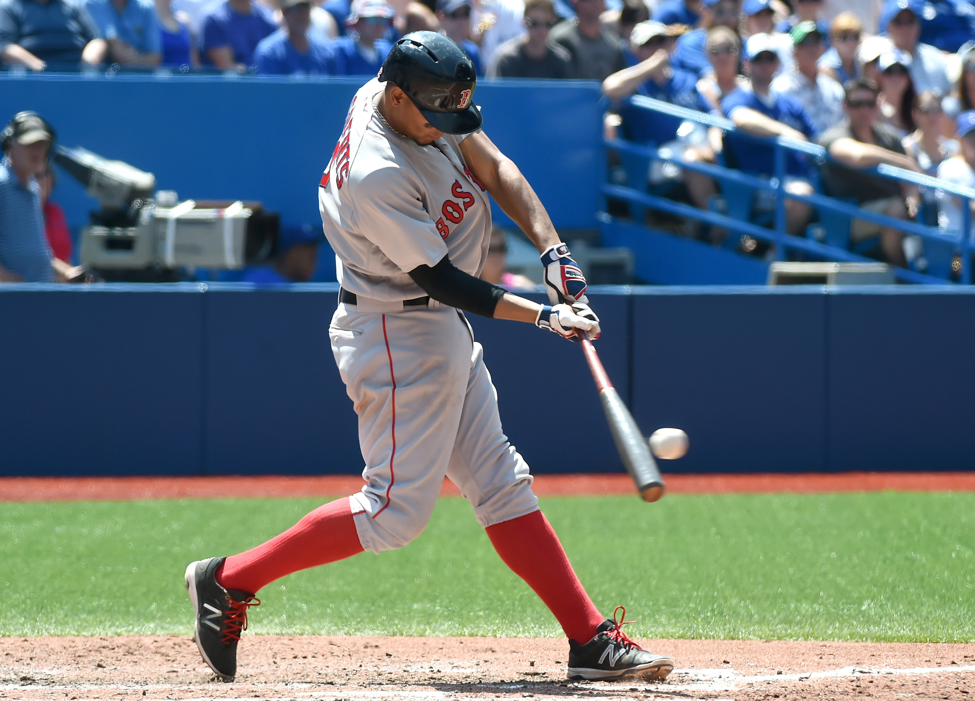 Xander Bogaerts extends hitting streak to 23 games in Red Sox win