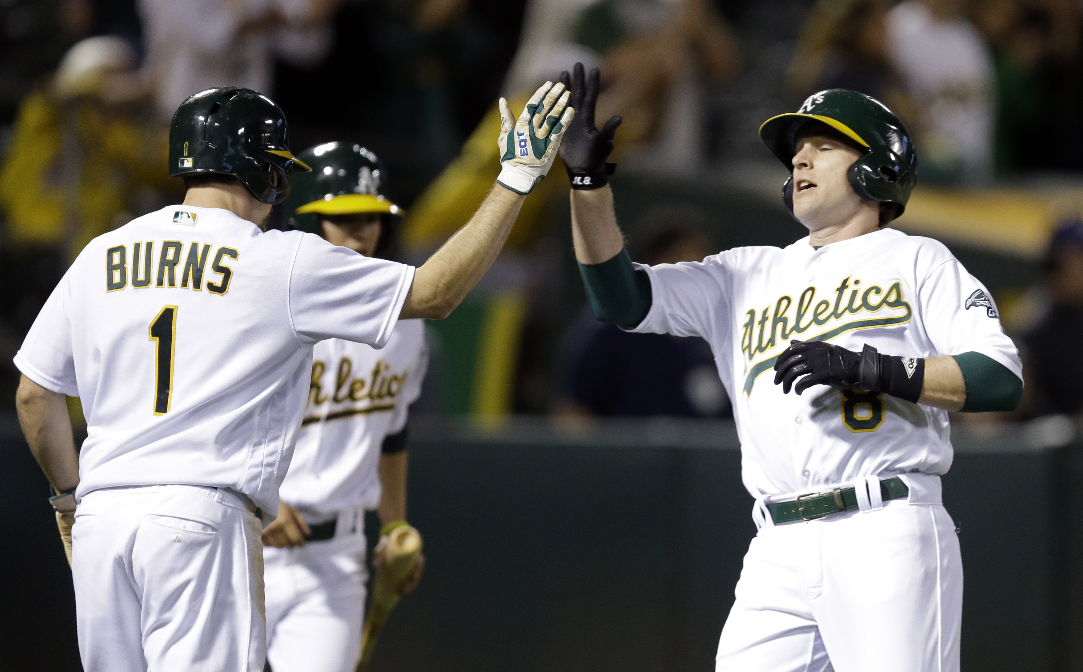 Danny Valencia, Stephen Vogt pace A's over Twins for 4th straight win