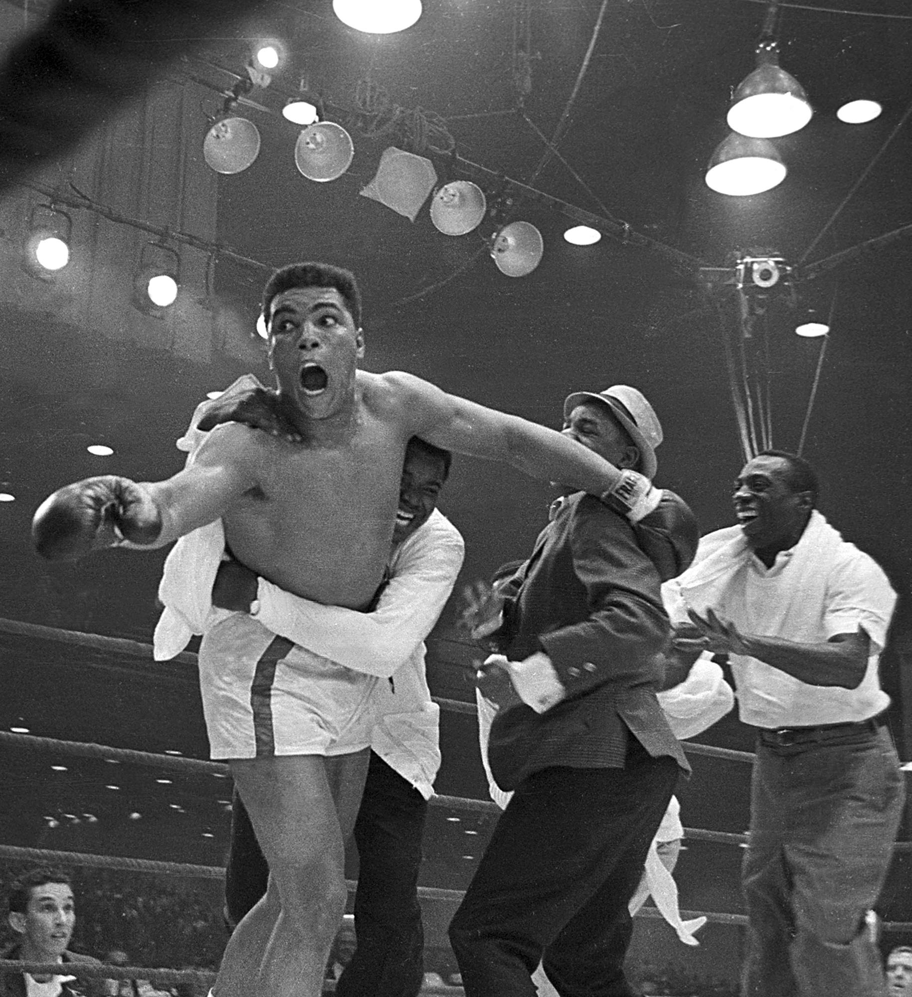 1951 ROCKY MARCIANO v. JOE LOUIS Vintage Ringside Boxing Photo (ROCKY  PUNCHES)