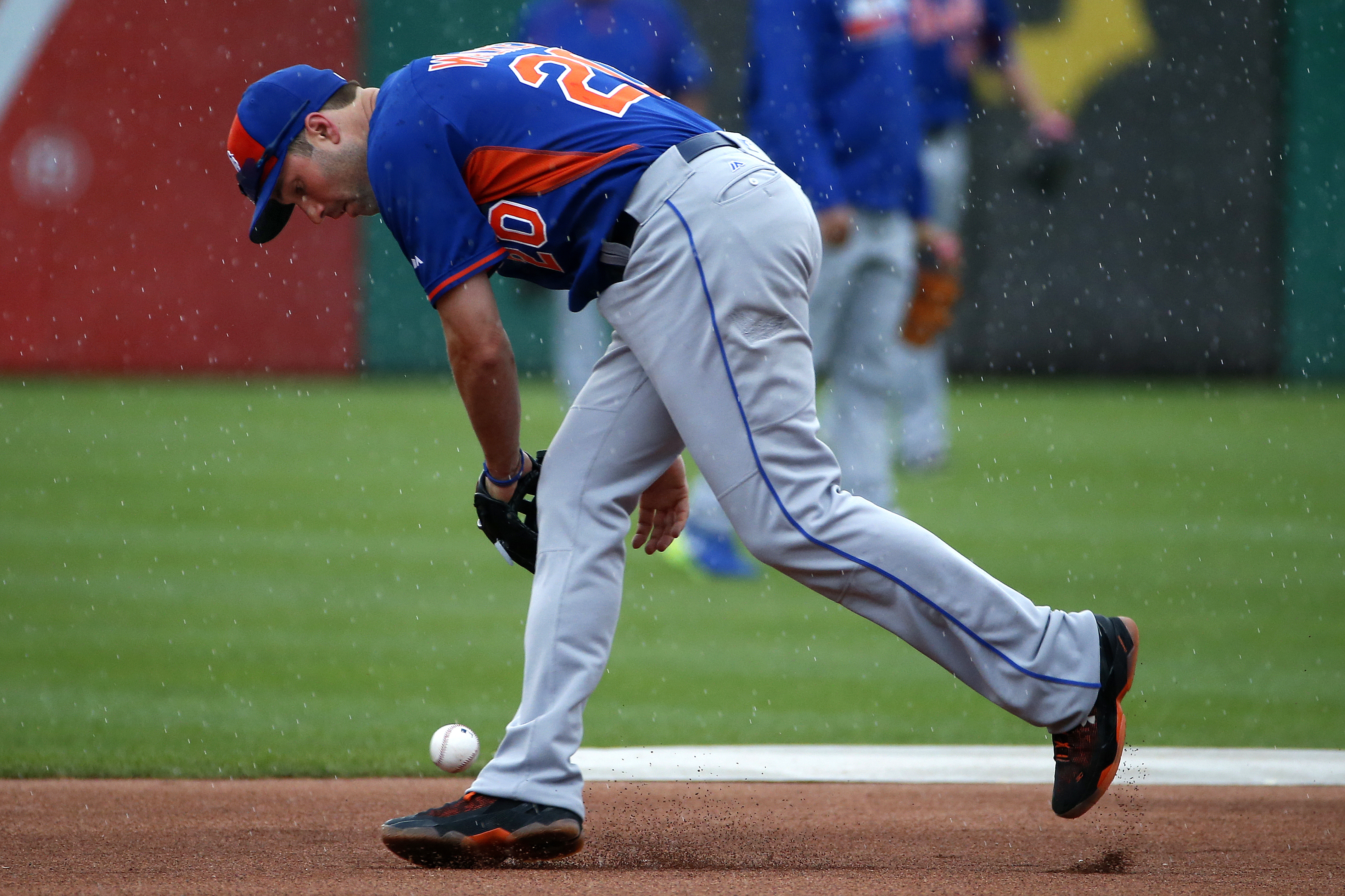 Who has two thumbs and just got married? Mets lefty Steven Matz, that's who