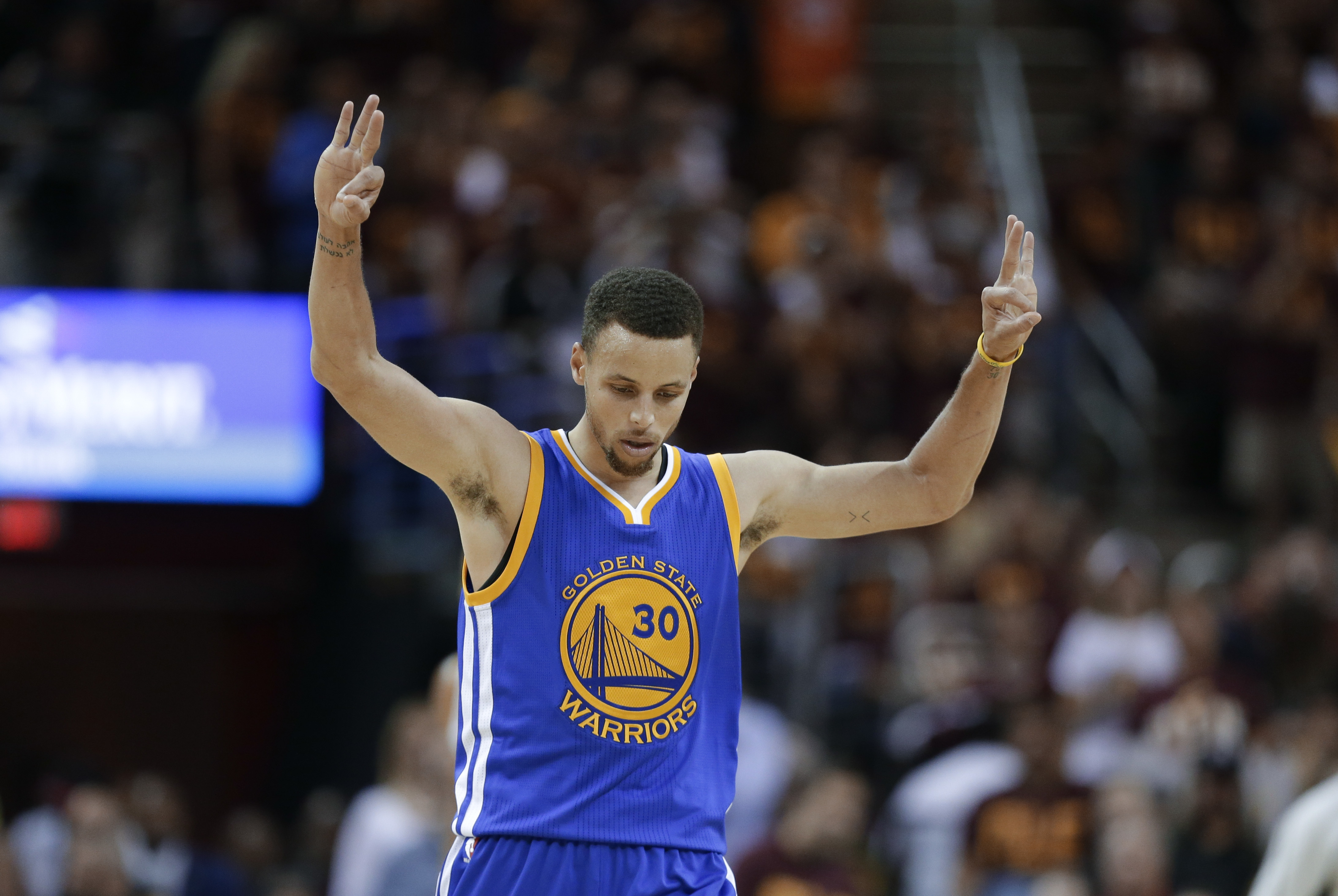 NBA - The Golden State Warriors defeat the Cleveland Cavaliers 108