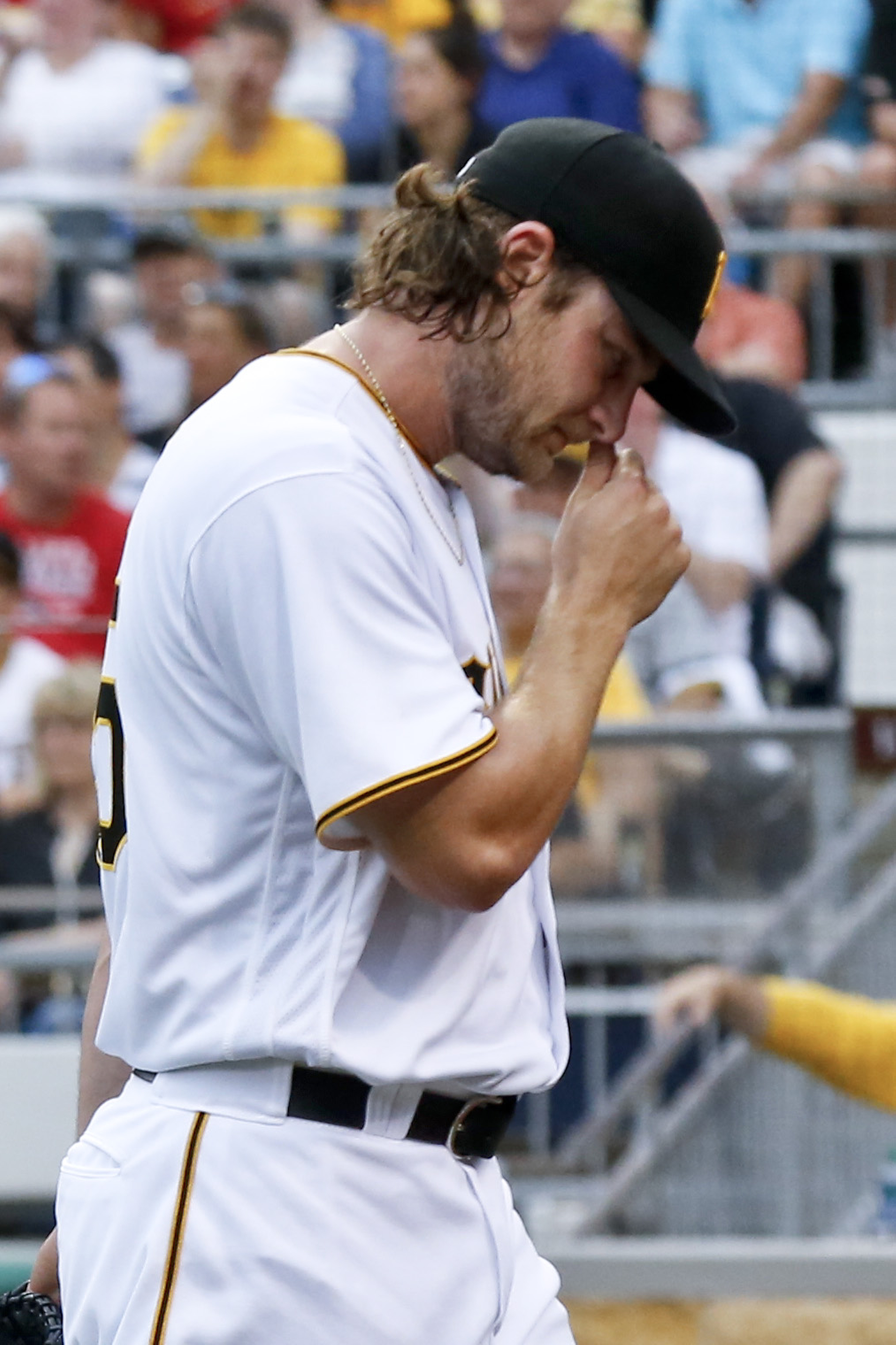 Pirates' Gerrit Cole, Francisco Cervelli leave game with injuries