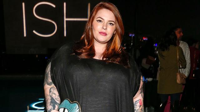 Plus-Size Model Tess Holliday Posts Nearly Naked Pregnancy Pic to