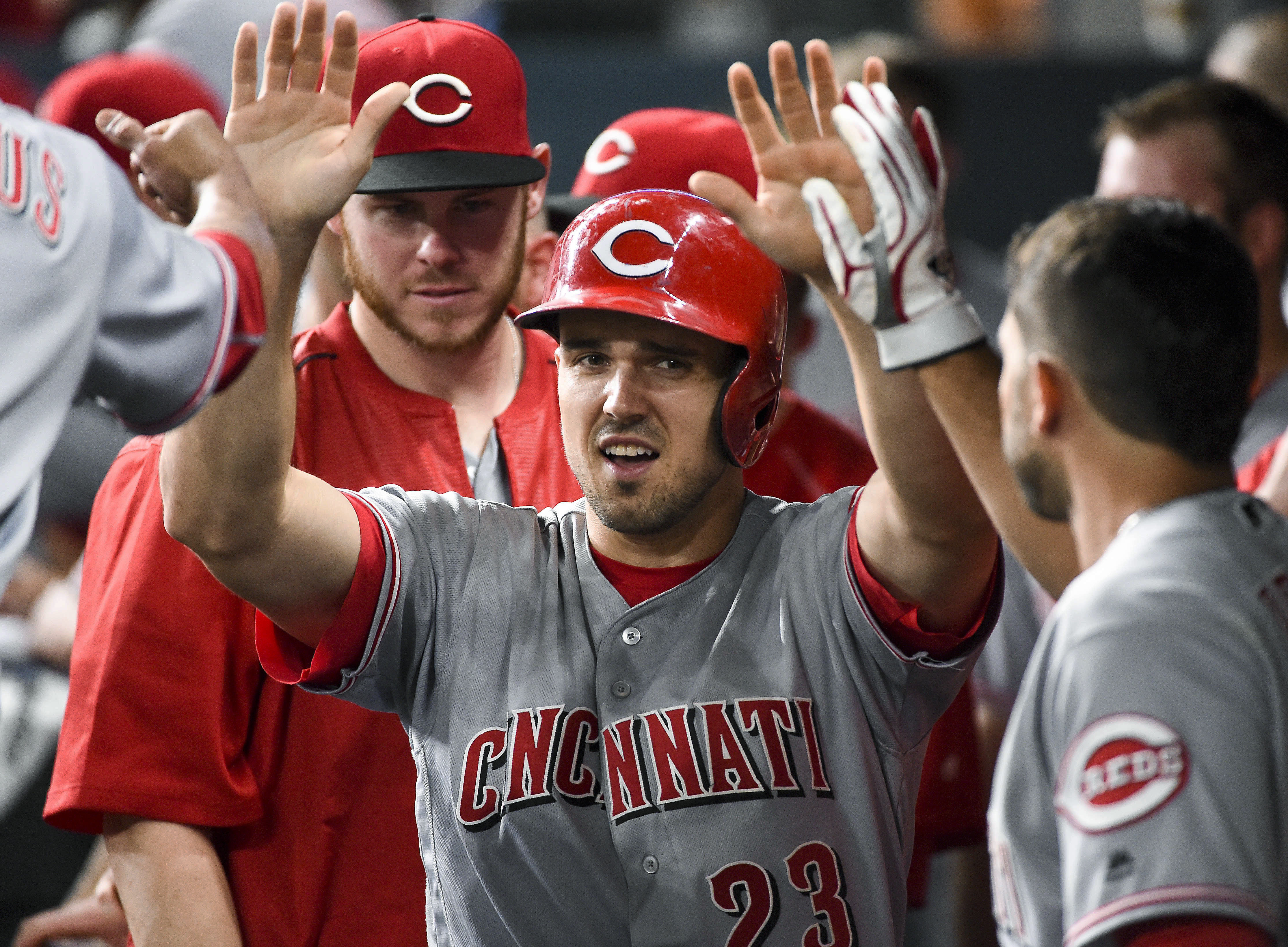 Eugenio Suarez lifts Cincinnati Reds to extra-inning win over Astros