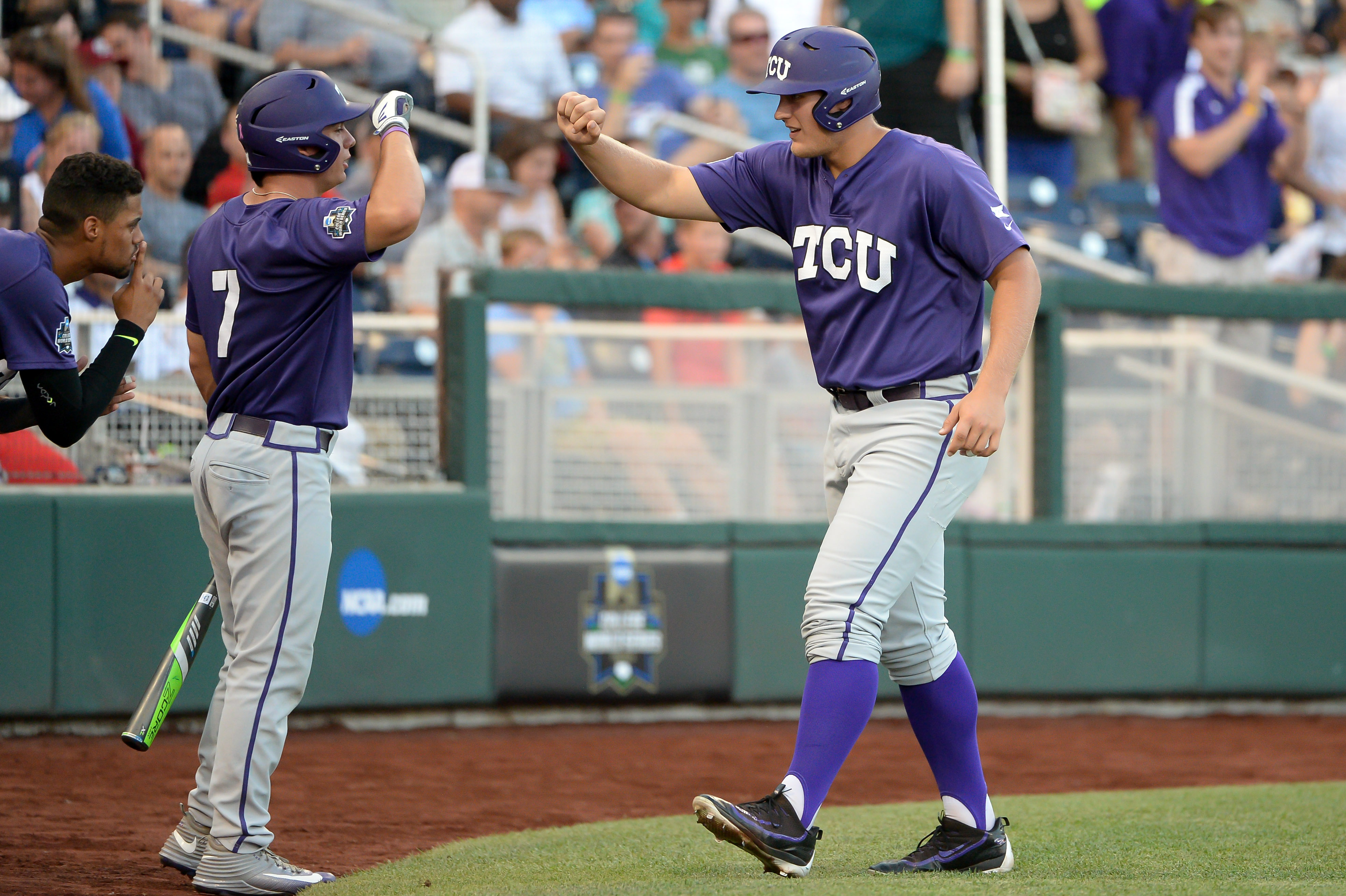 Coastal Carolina beats Texas Tech in CWS