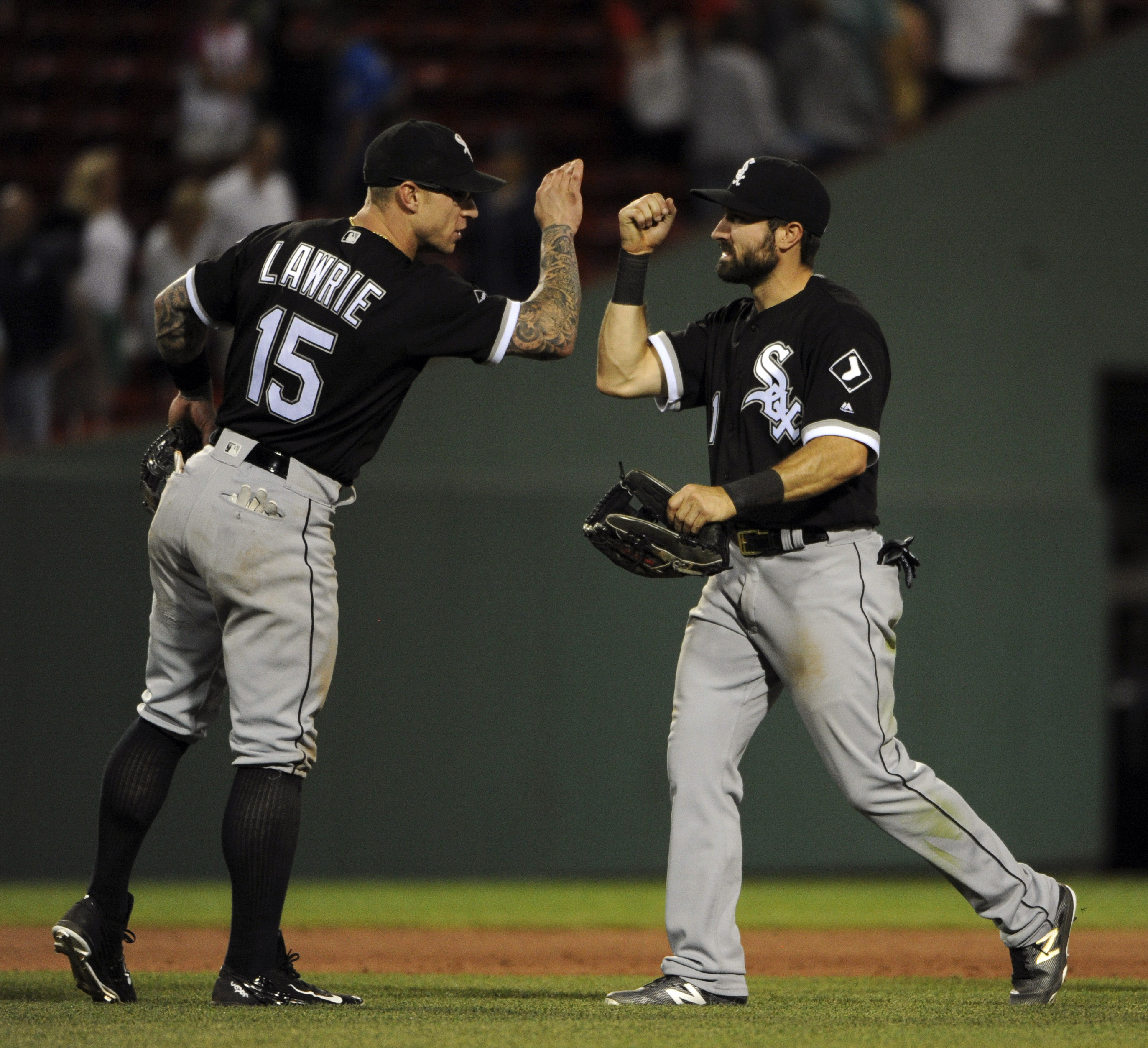 Relentless Red Sox upend White Sox