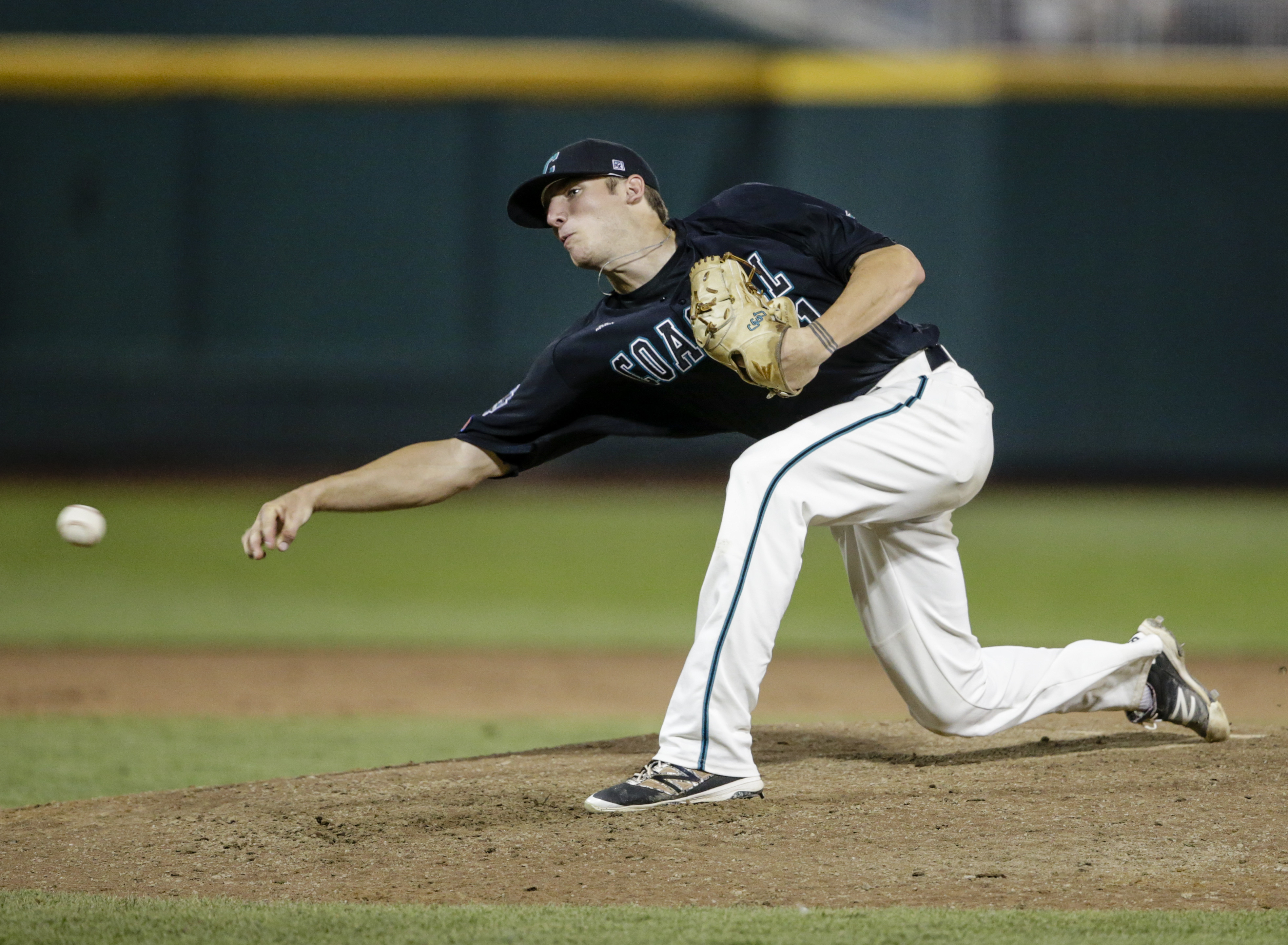 Arizona baseball: Bobby Dalbec throws a gem, Wildcats win first