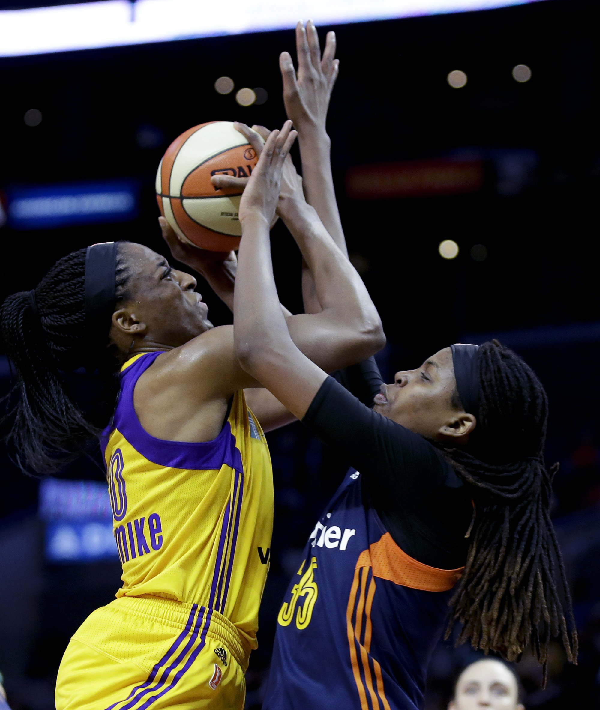 Ogwumike sisters lead Los Angeles Sparks to victory against