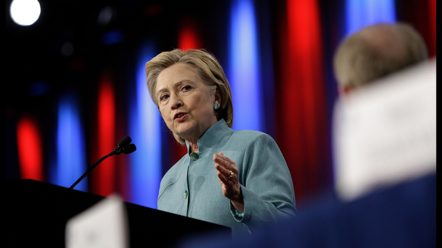Clinton tours Denver's Galvanize