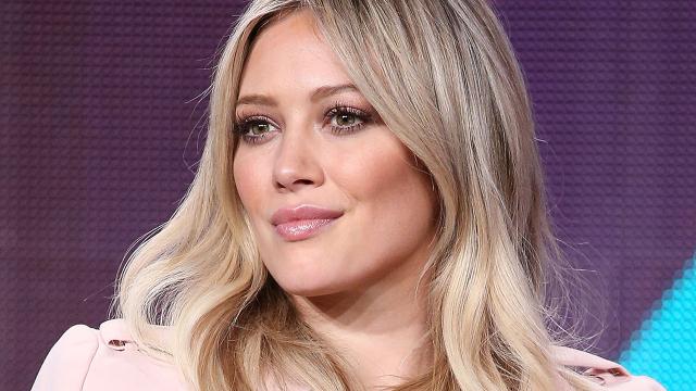 Hilary Duff flaunts her curves in a workout top and leggings