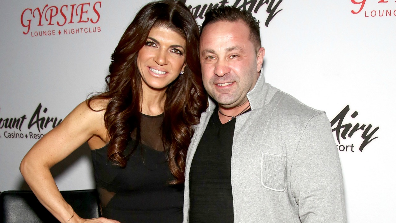 Exclusive Teresa Giudice Says Husband Joe Is Getting Six Pack Abs In Prison Sends Her X Rated