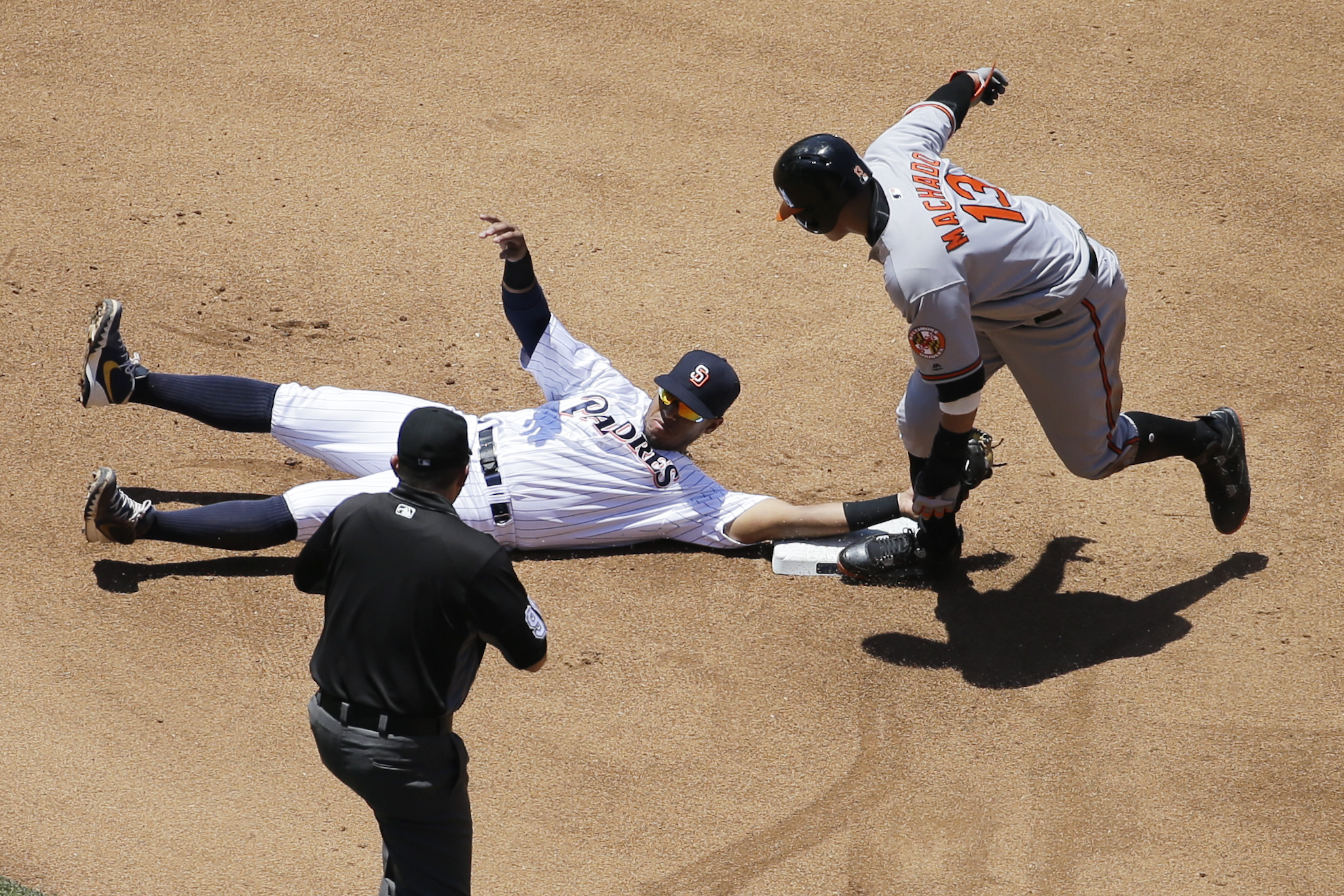 Padres notes: Myers has patellar tendonitis; Johnson, Altavilla