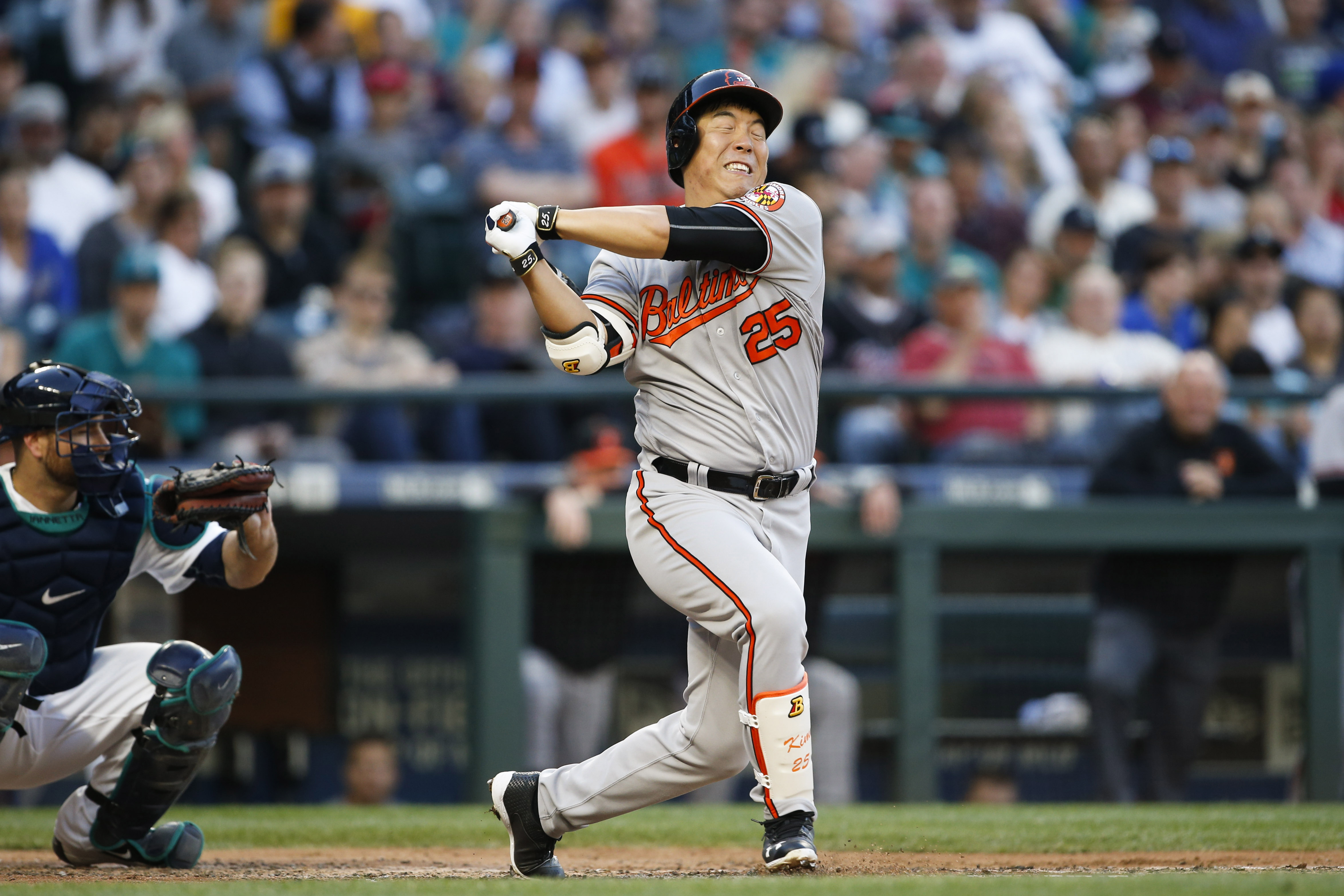 Baltimore Orioles left fielder Hyun Soo Kim (25) returns to the