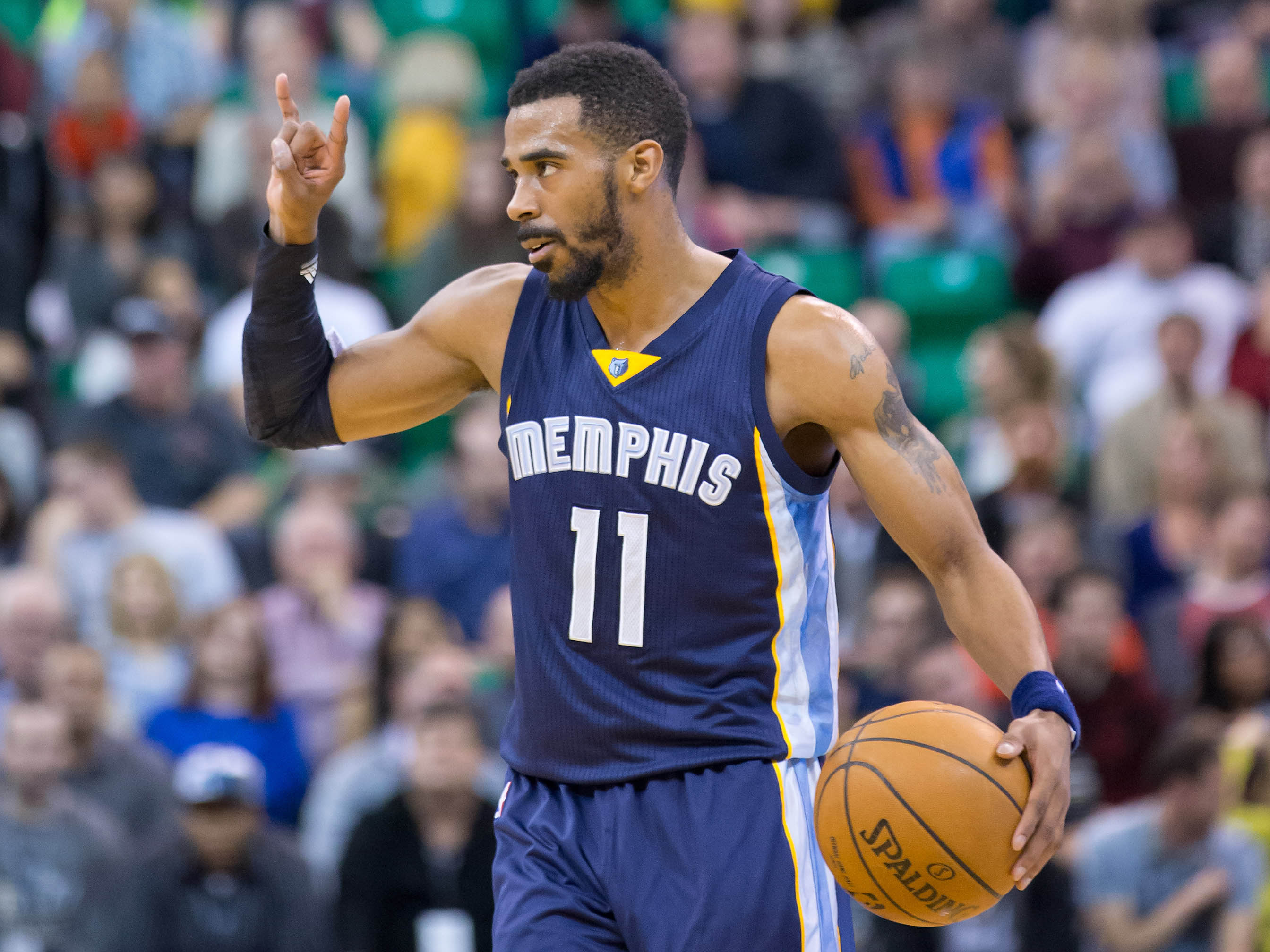 Mike Conley, Memphis Grizzlies agree to deal worth $153 million, AP source  says