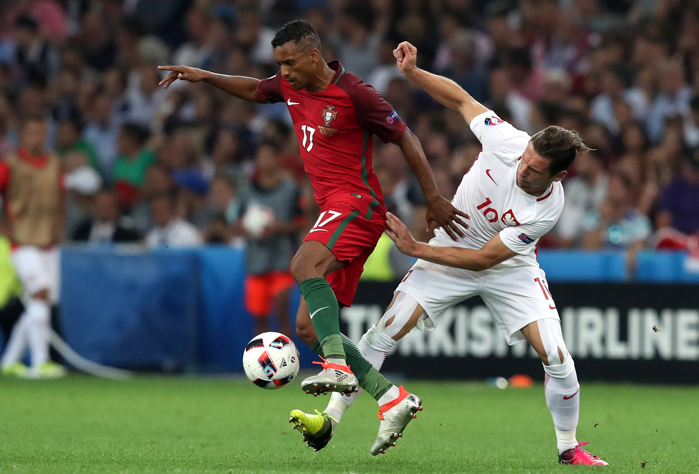 PSG signs Poland midfielder Grzegorz Krychowiak | kgw.com 