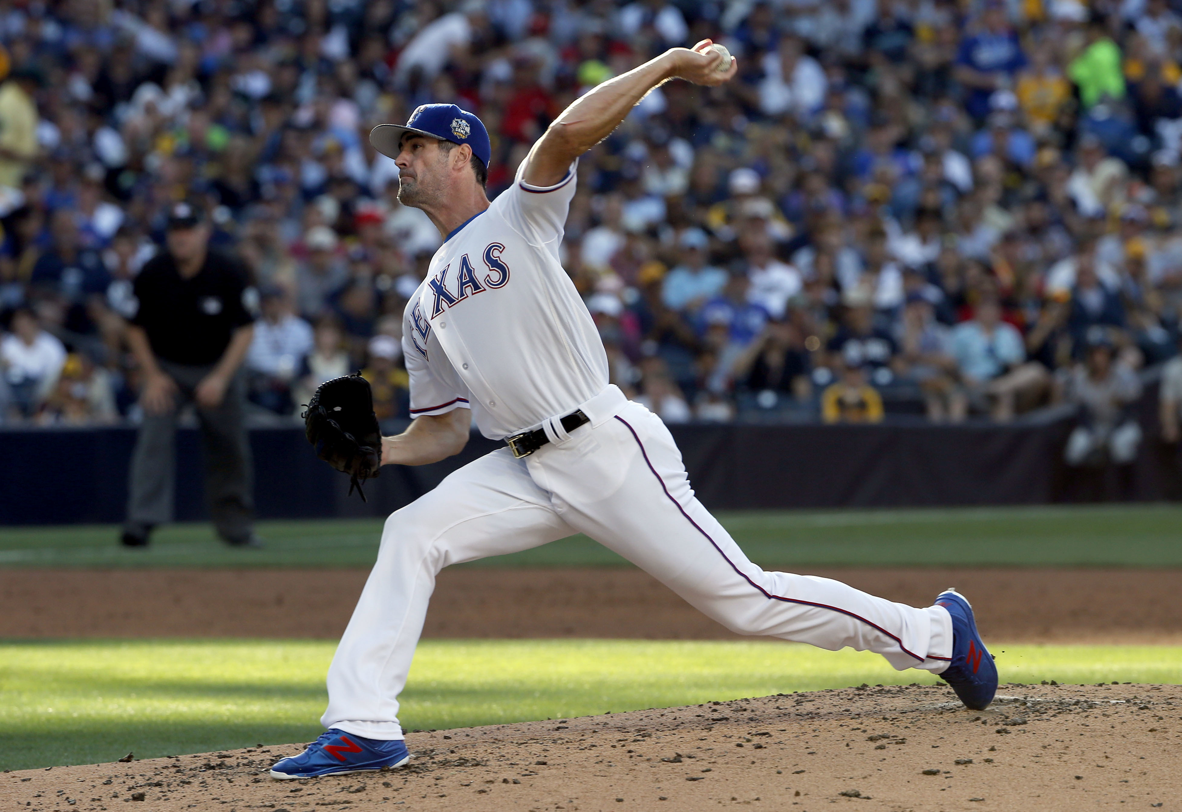 What does a catcher discuss with Cole Hamels on the mound? Hair