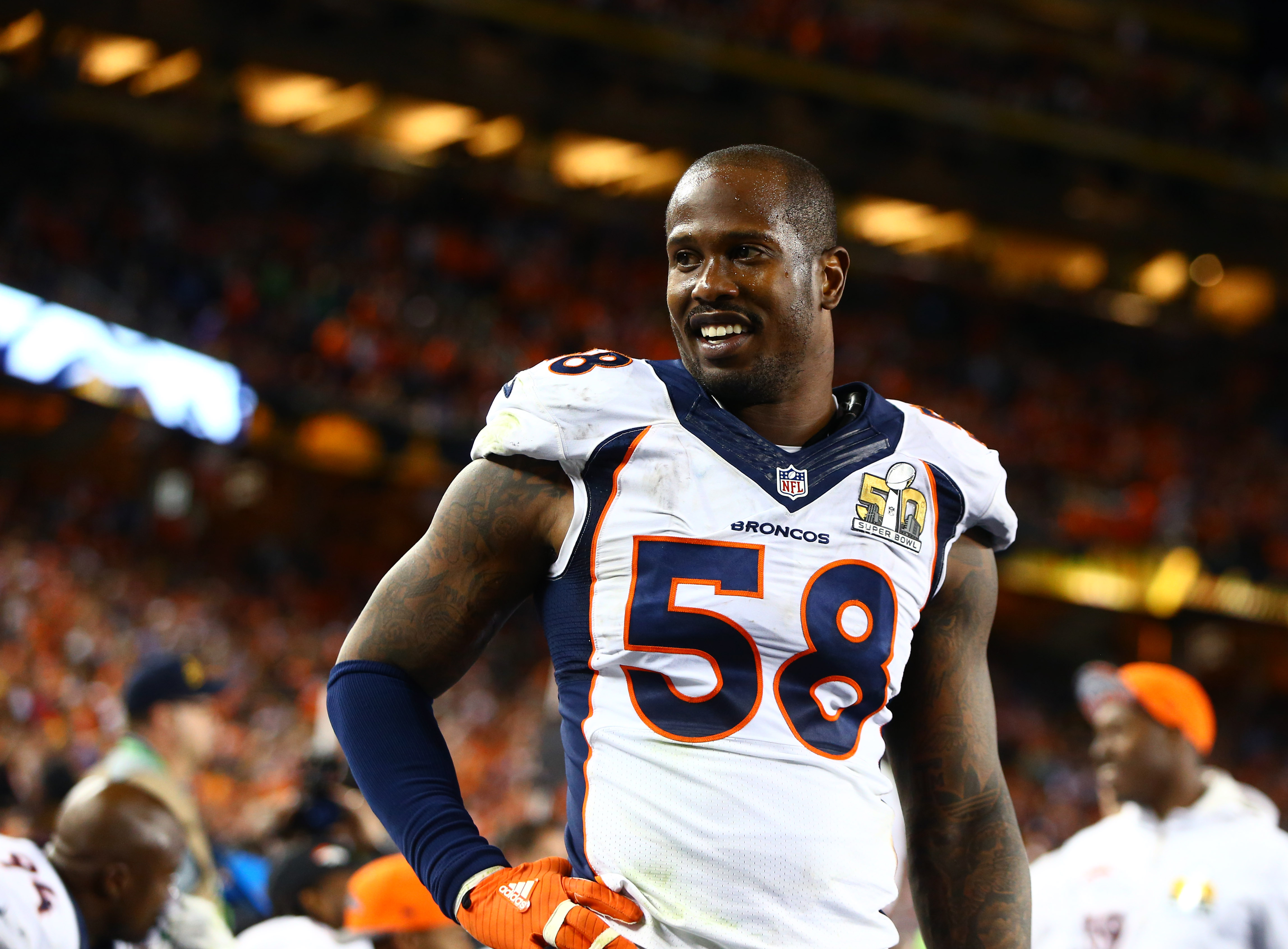 Von Miller Agrees to Record-Setting Contract With the Denver Broncos